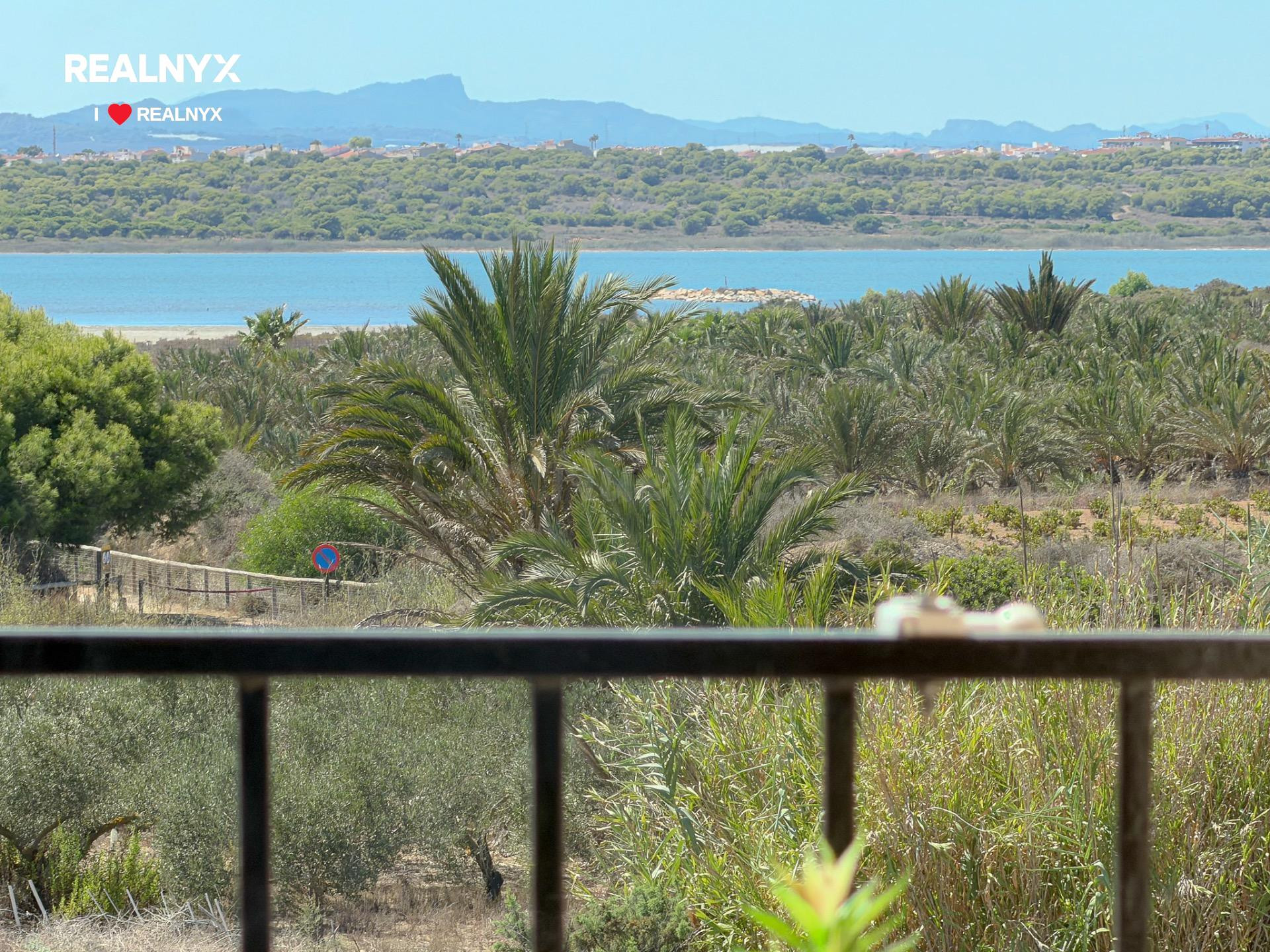 Magnífico apartamento tipo loft con 1 dormitorio y excelentes vistas panorámicas a la laguna rosa. (450 mts playa)