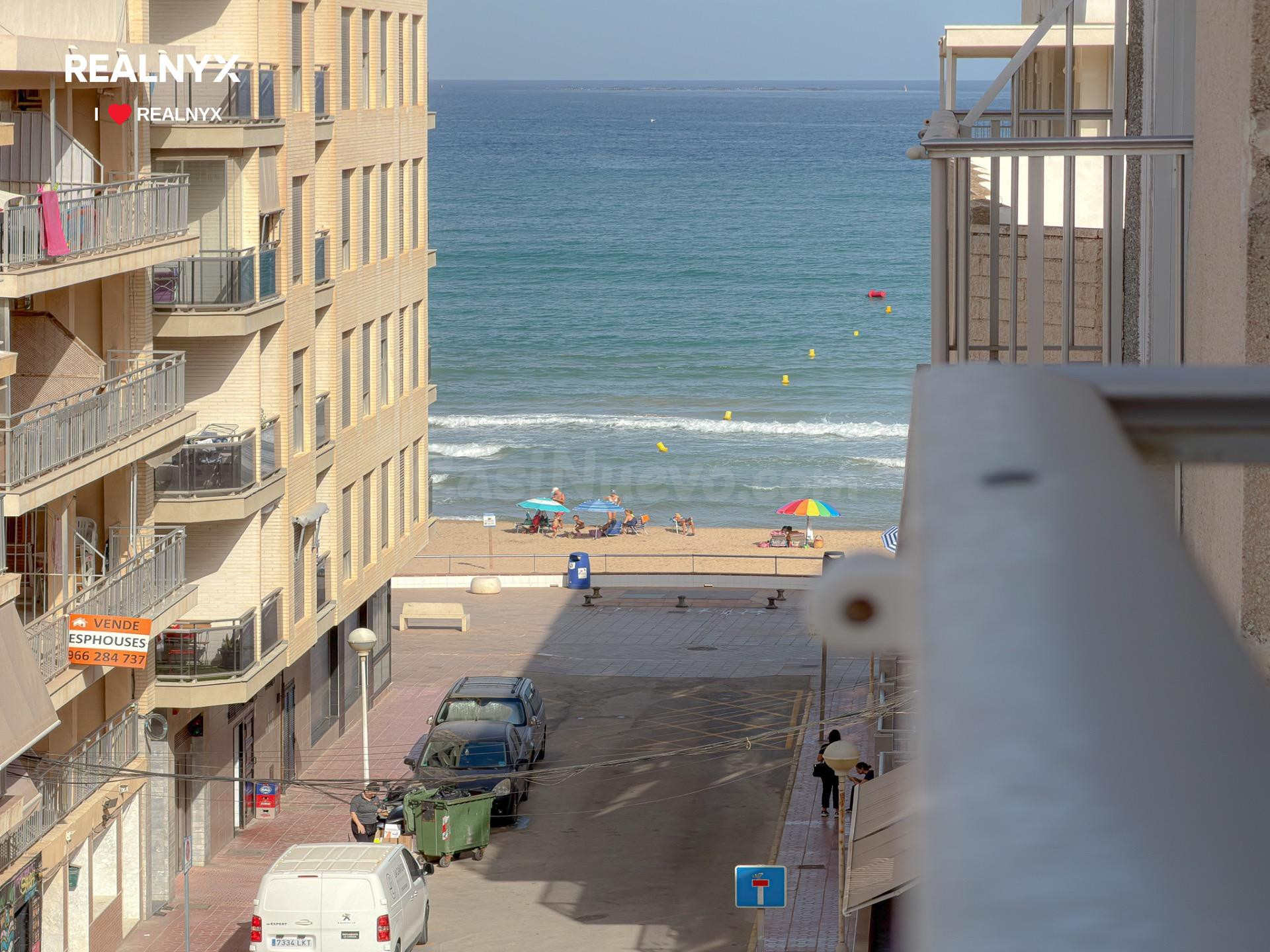 Guardamar! Encantador ático reformado con encanto + amplia terraza con vistas laterales al mar + Garaje incluido en el precio