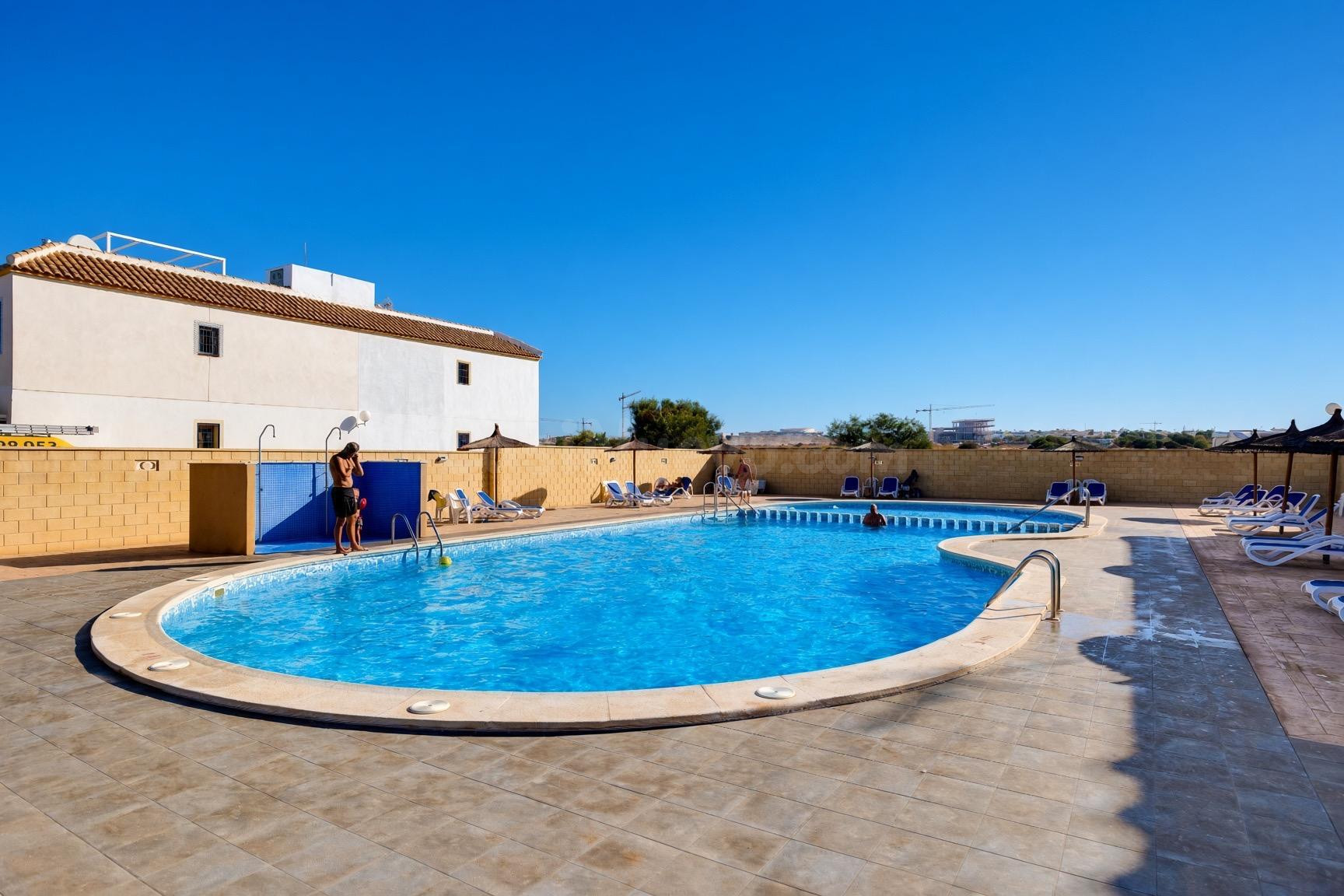 Jardin del mar! Espectacular bungalow con amplia terraza en urbanización privada con piscina comunitaria
