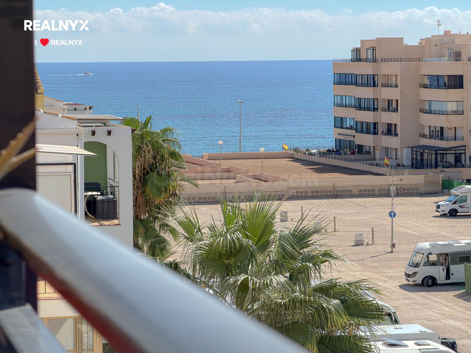 La Veleta! Espectacular apartamento con increíble diseño + Amplia terraza con vistas panorámicas y laterales al mar (250 mts playa)