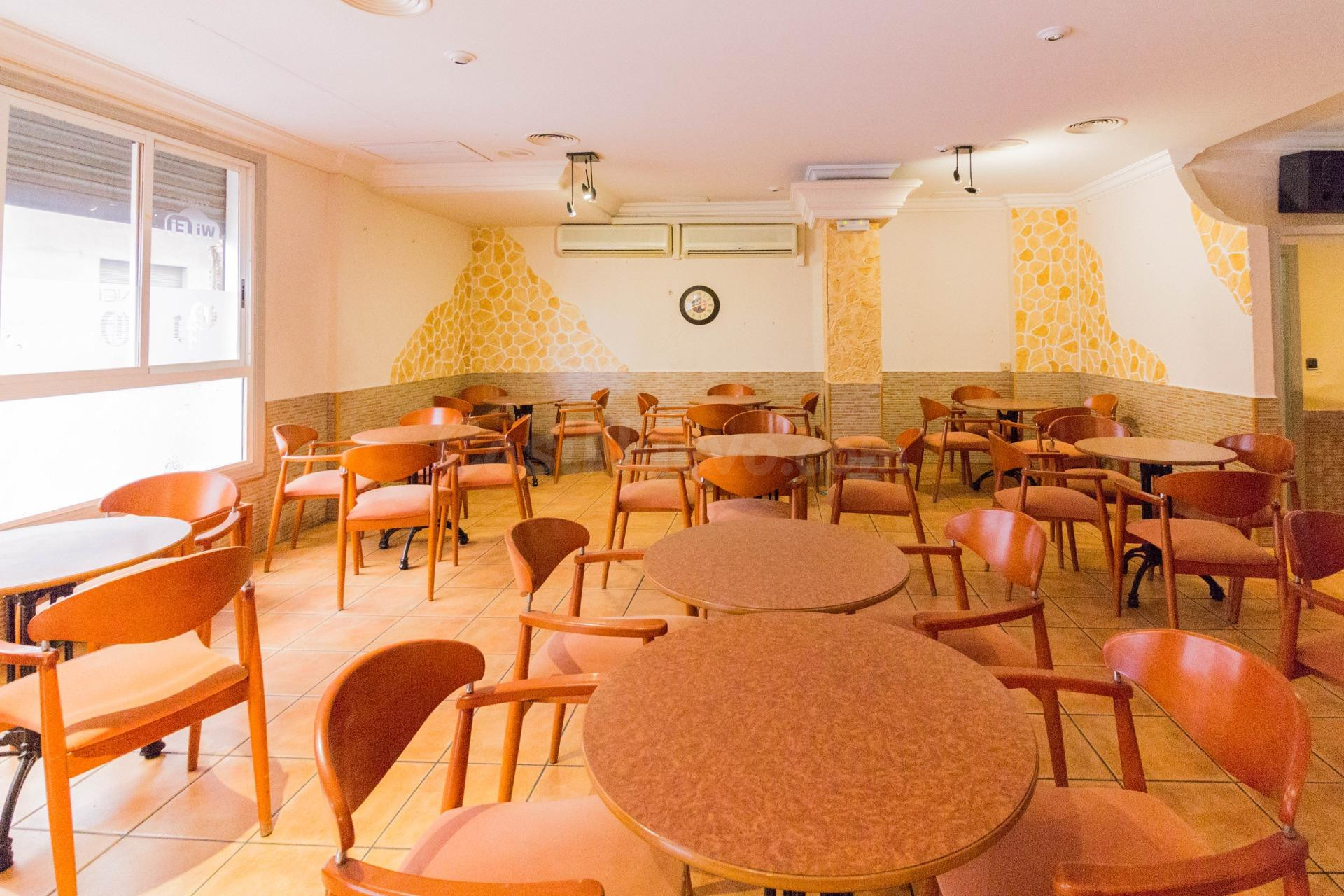 CAFETERÍA/NEGOCIO EN REDOVÁN .