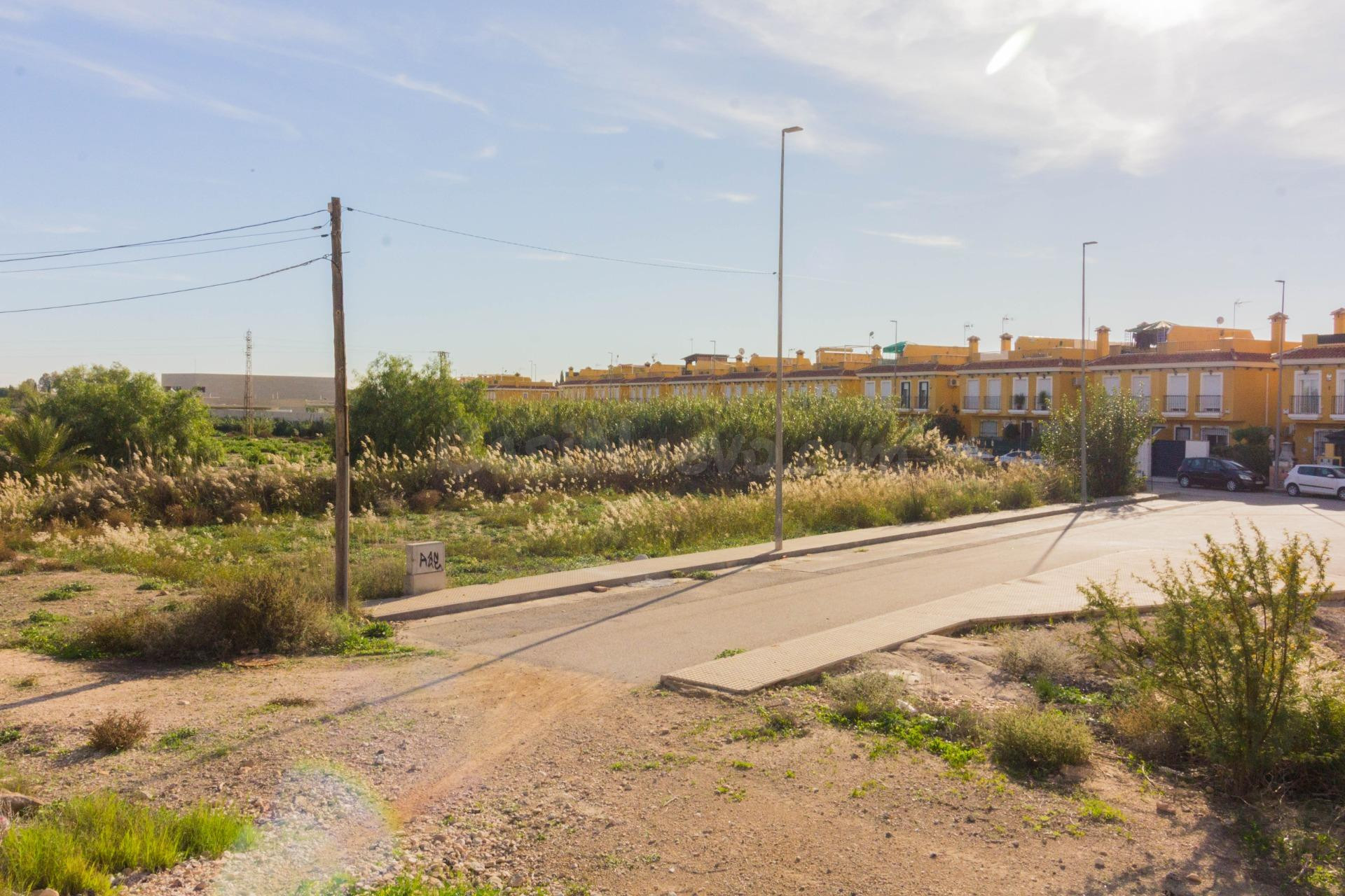 TERRENO URBANO CON 600M2 EN CALLOSA DE SEGURA (LA MONSINA)