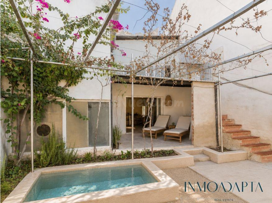 AMPLIA VIVIENDA TODO EN UNA PLANTA CON GARAJE Y PATIO EN REDOVÁN.