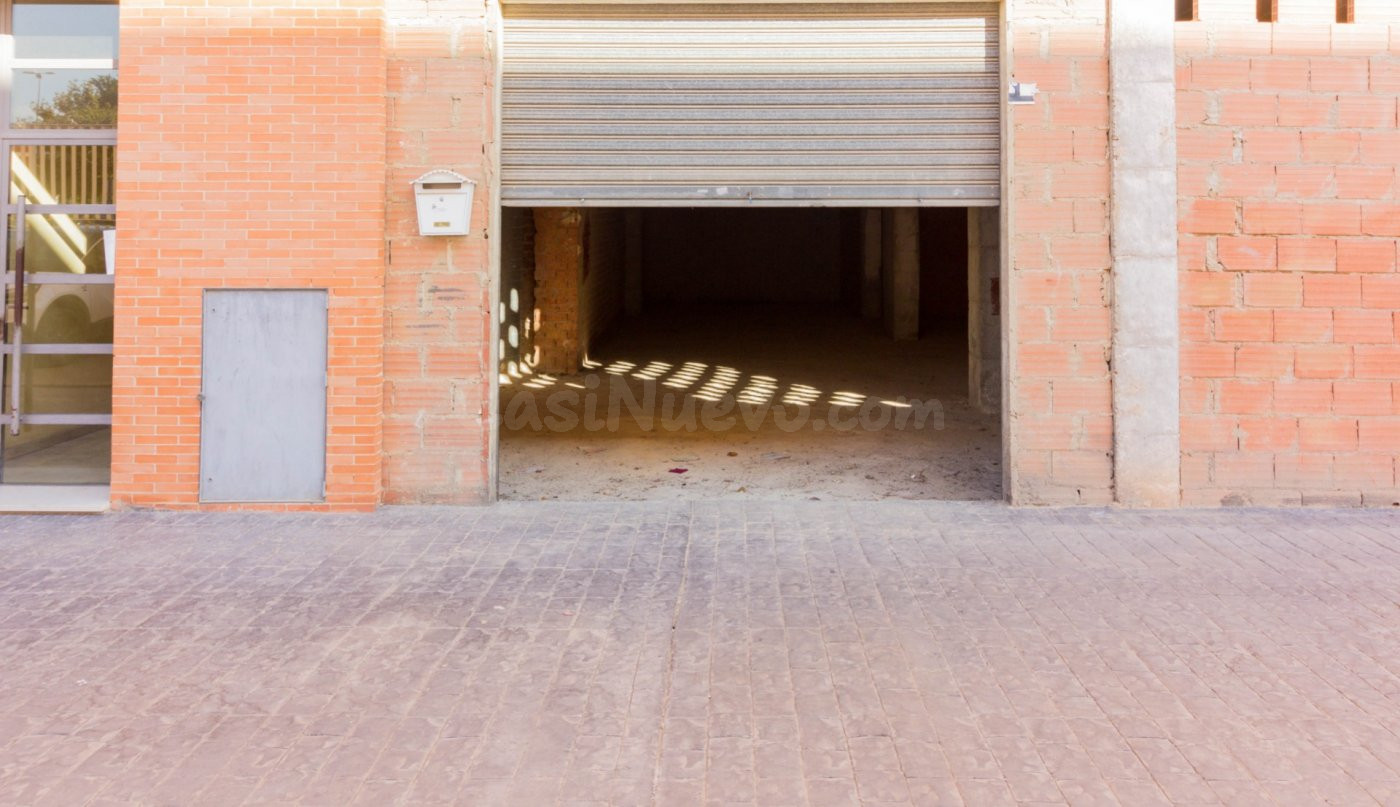 LOCAL COMERCIAL EN VENTA EN ORIHUELA ( JUNTO A CENTRO MÉDICO ÁLVAREZ DE LA RIVA).