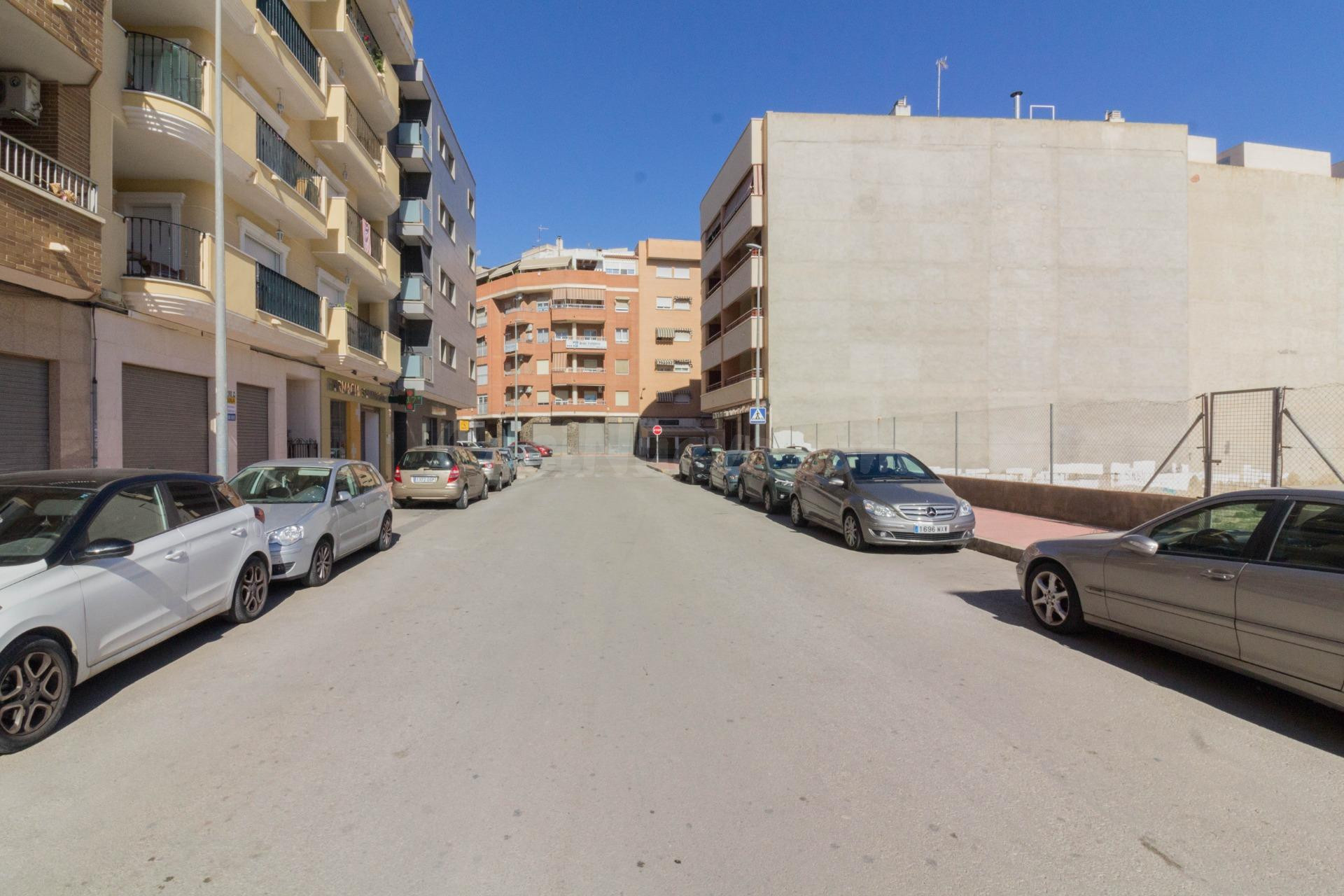 LOCAL COMERCIAL EN CALLOSA DE SEGURA.