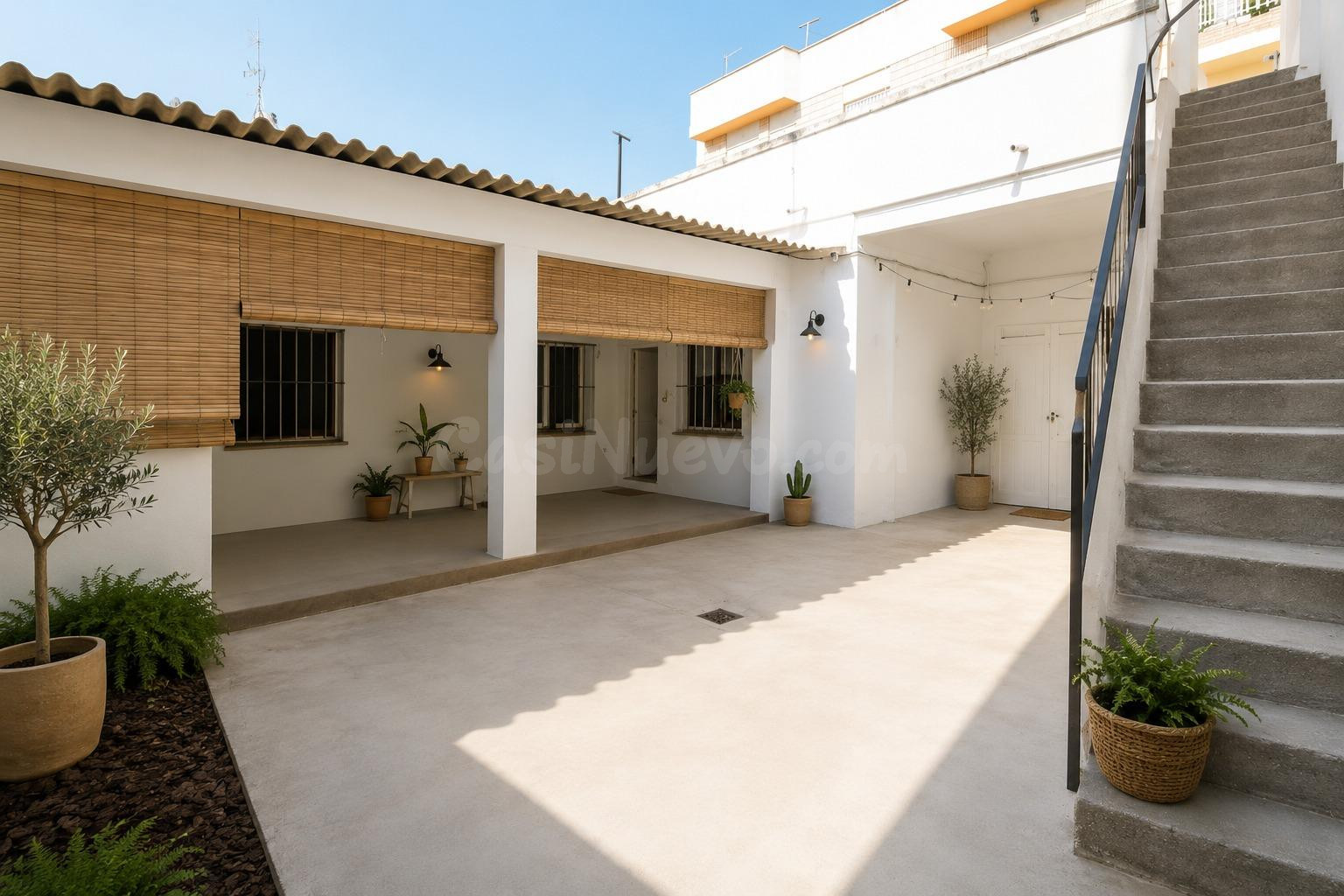 CASA EN PLANTA BAJA Y ESQUINA EN BENIEL (ORIHUELA).
