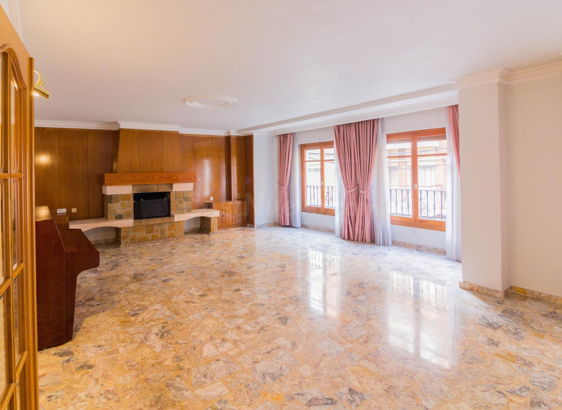 IMPRESIONANTE PISO CON 5 DORMITORIOS Y MÁS DE 240M2 EN CALLOSA DE SEGURA (GARAJE Y TRASTERO OPCIONALES).