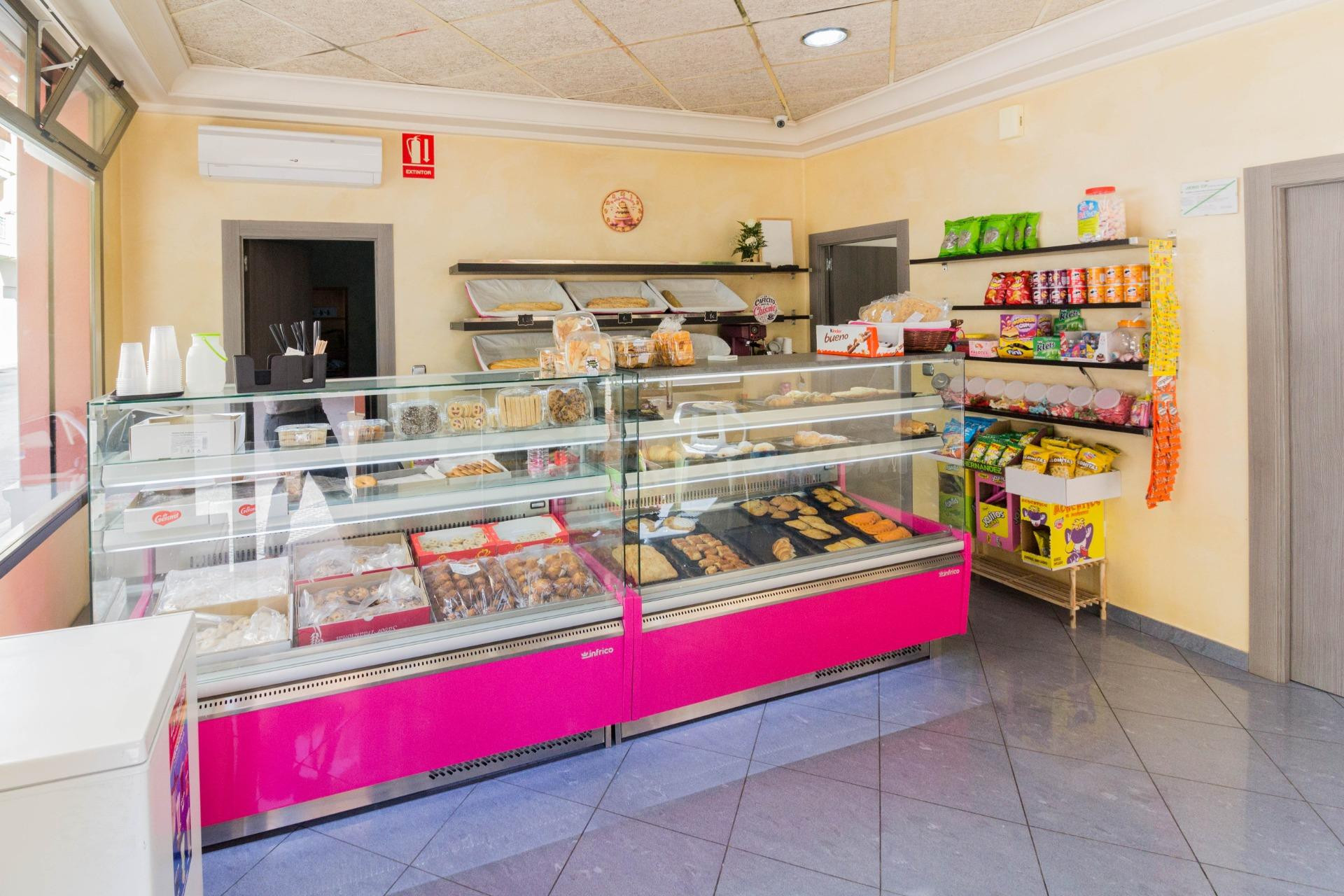 LOCAL COMERCIAL EN ESQUINA EN RAFAL.