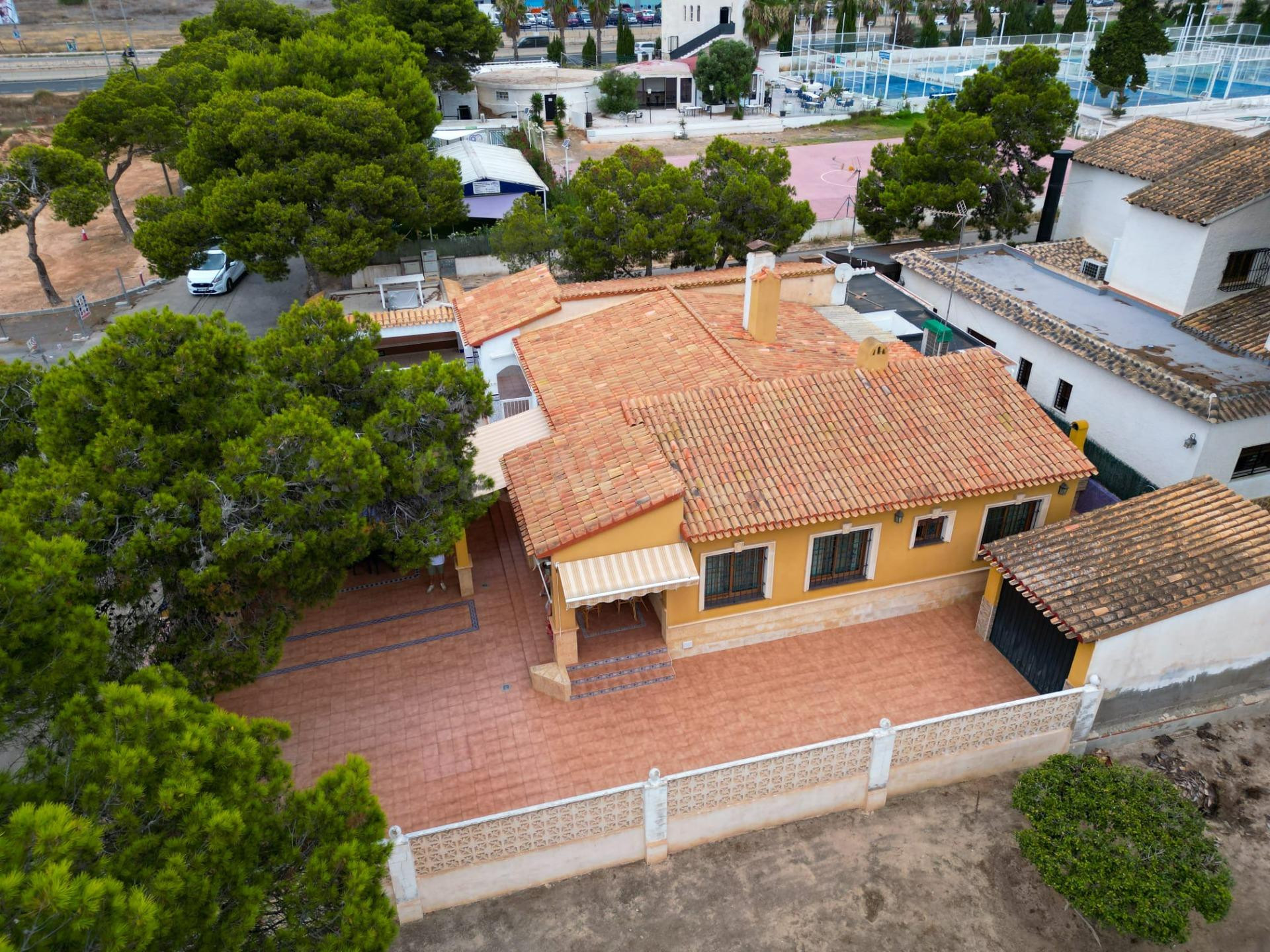 CHALET INDEPENDIENTE EN PUNTA PRIMA (ORIHUELA COSTA)
