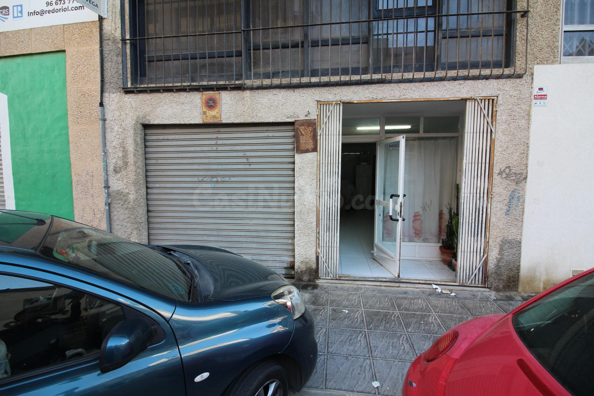 Amplio Local Comercial en Orihuela Ciudad por €70,000