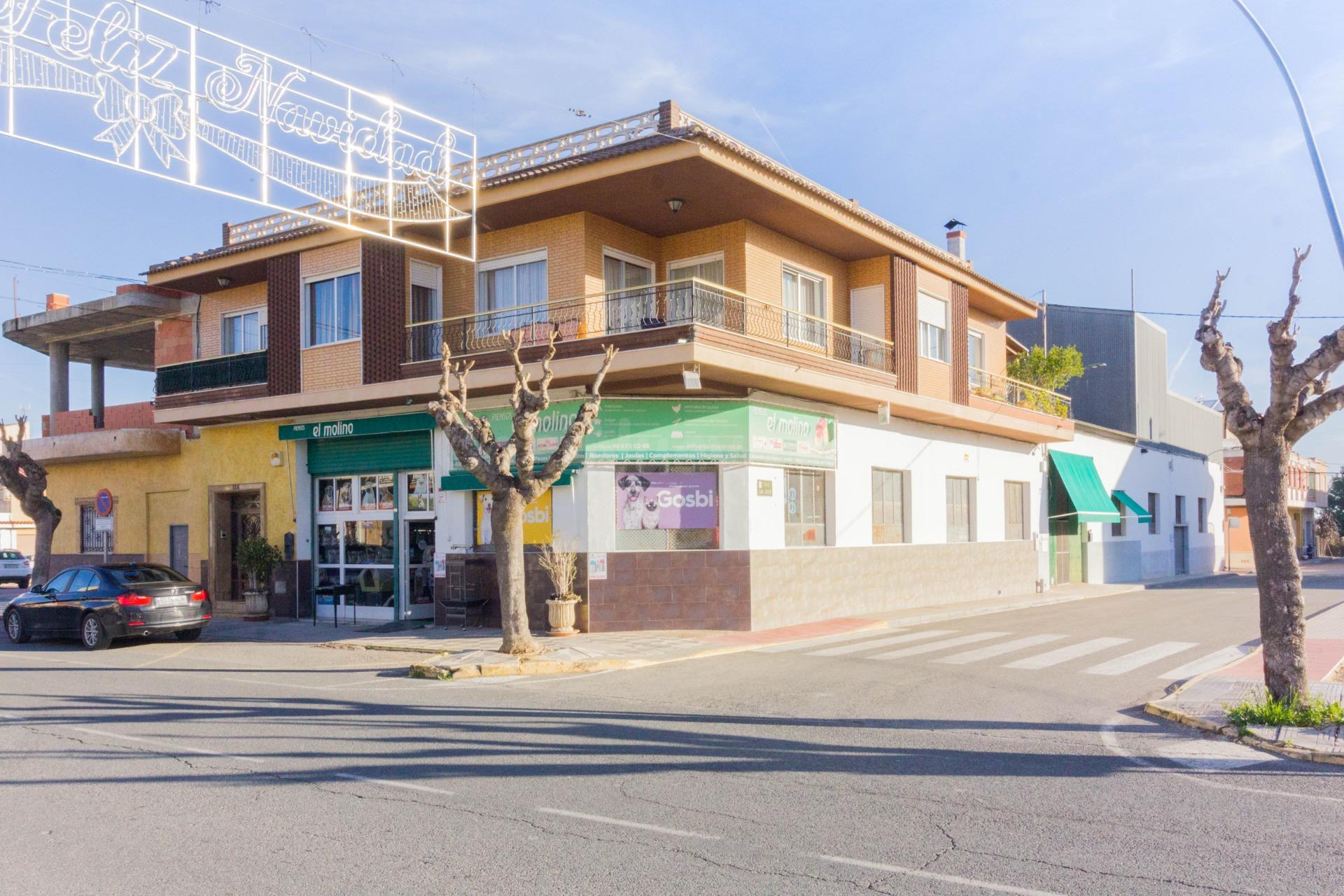 AMPLIA VIVIENDA CON NEGOCIO EN COX.