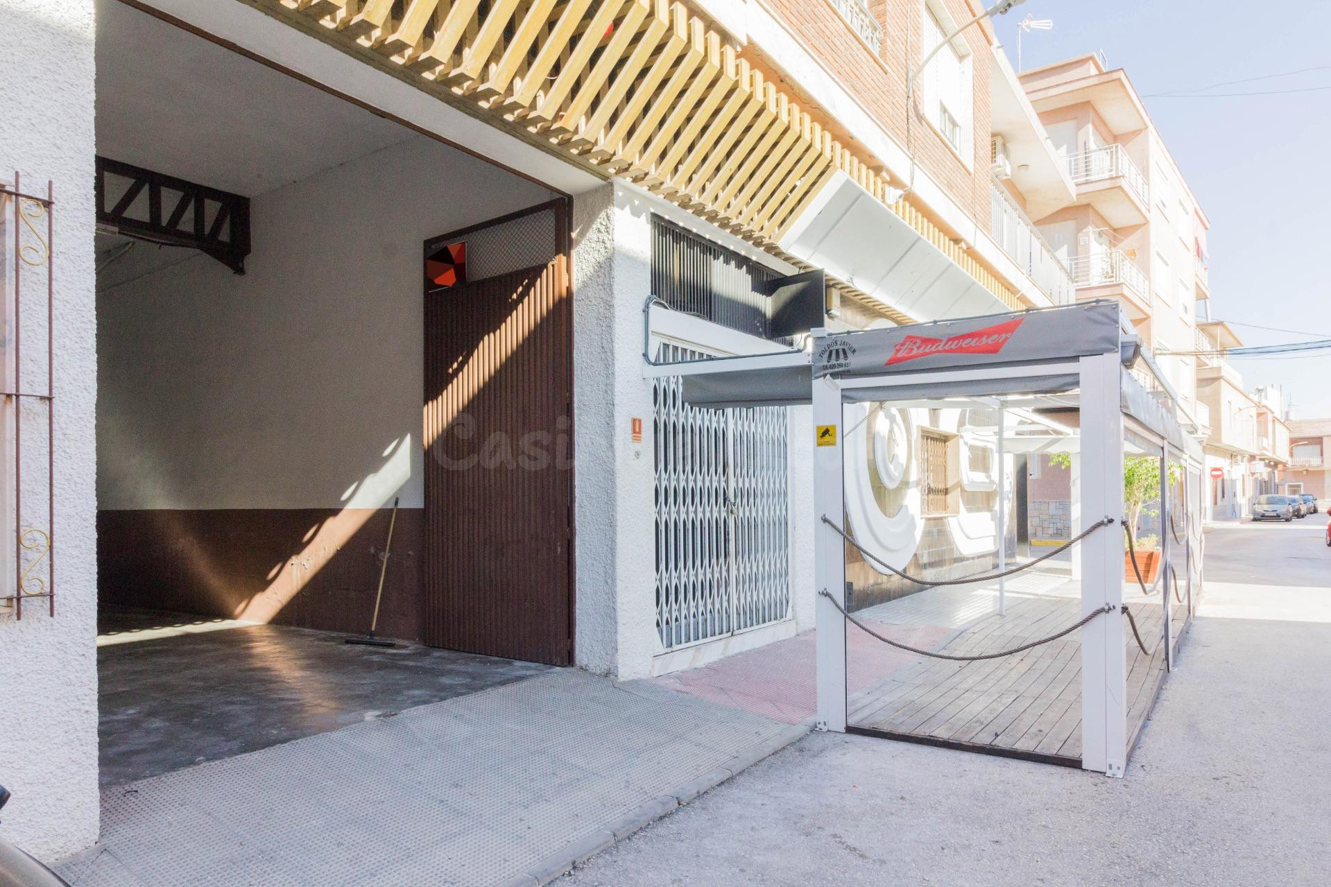 AMPLIO LOCAL COMERCIAL EN COX (ZONA CÉNTRICA).