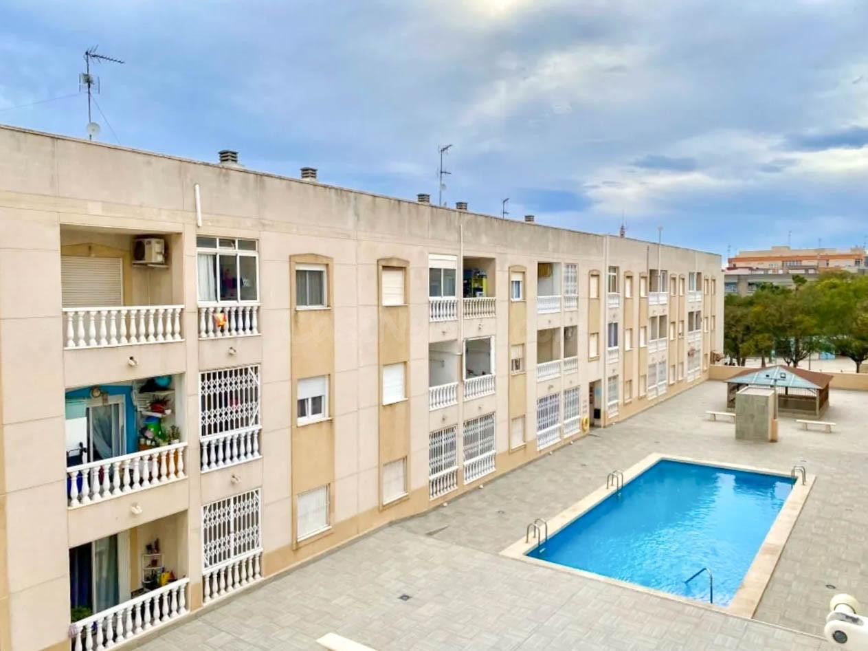 Apartamento con piscina y plaza de parking en Torrevieja