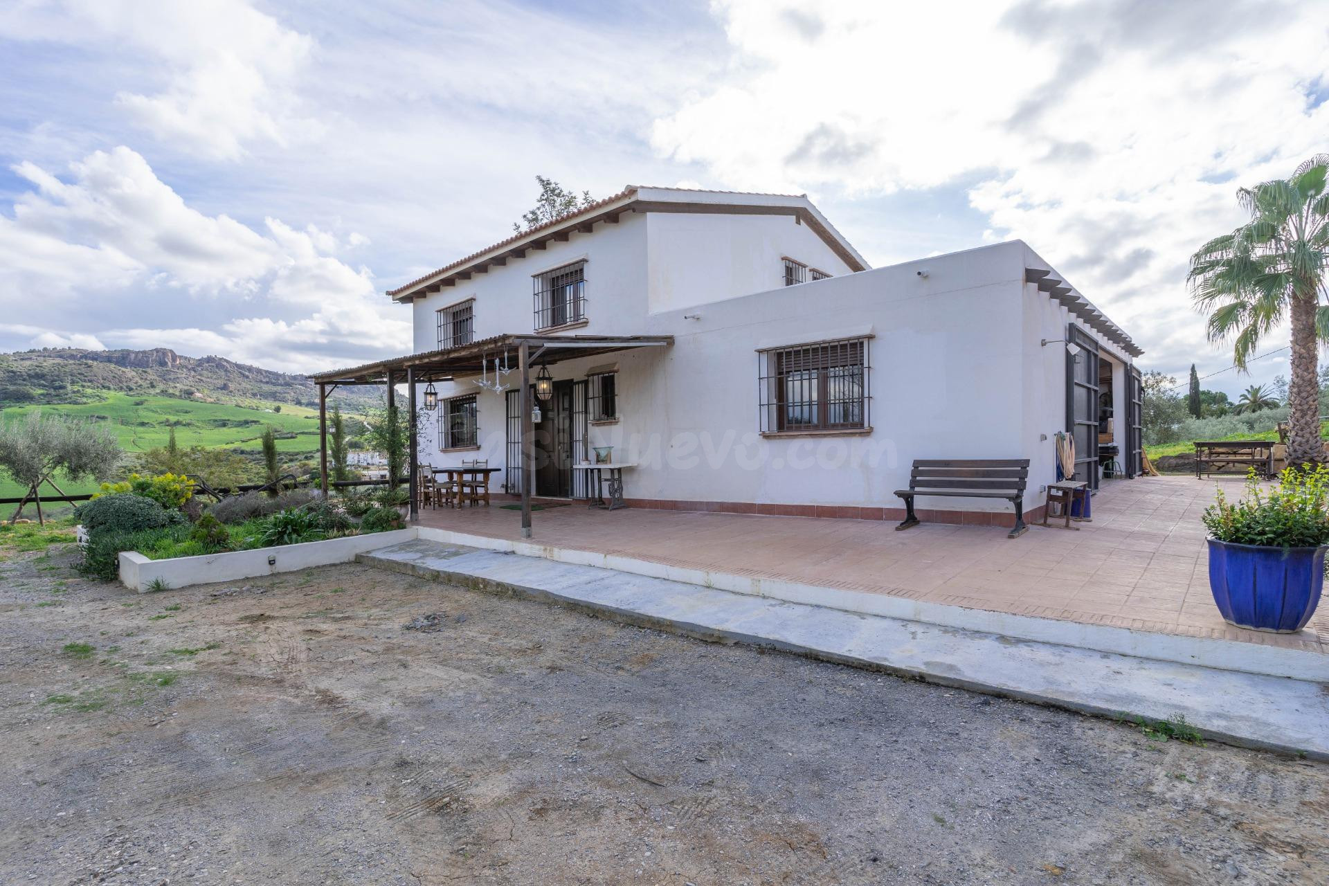 CHALET SITUADO EN ZONA RURAL CON ESPECTACULARES VISTAS