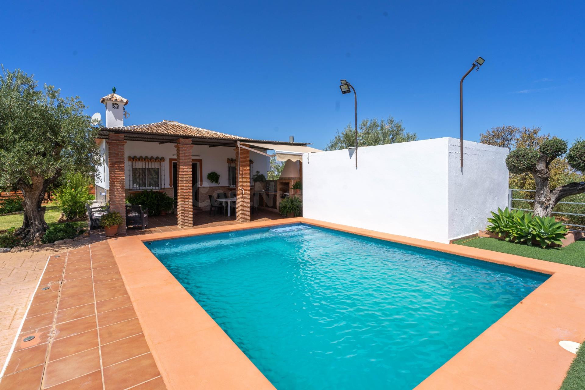 Chalet en Alhaurín el Grande con piscina y barbacoa - foto 2