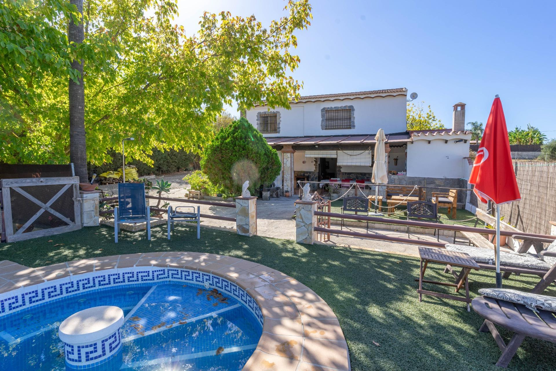 CASA DE CAMPO CON CHIMENEA, PISICINA Y  BARBACOA CERCA DEL PUEBLO