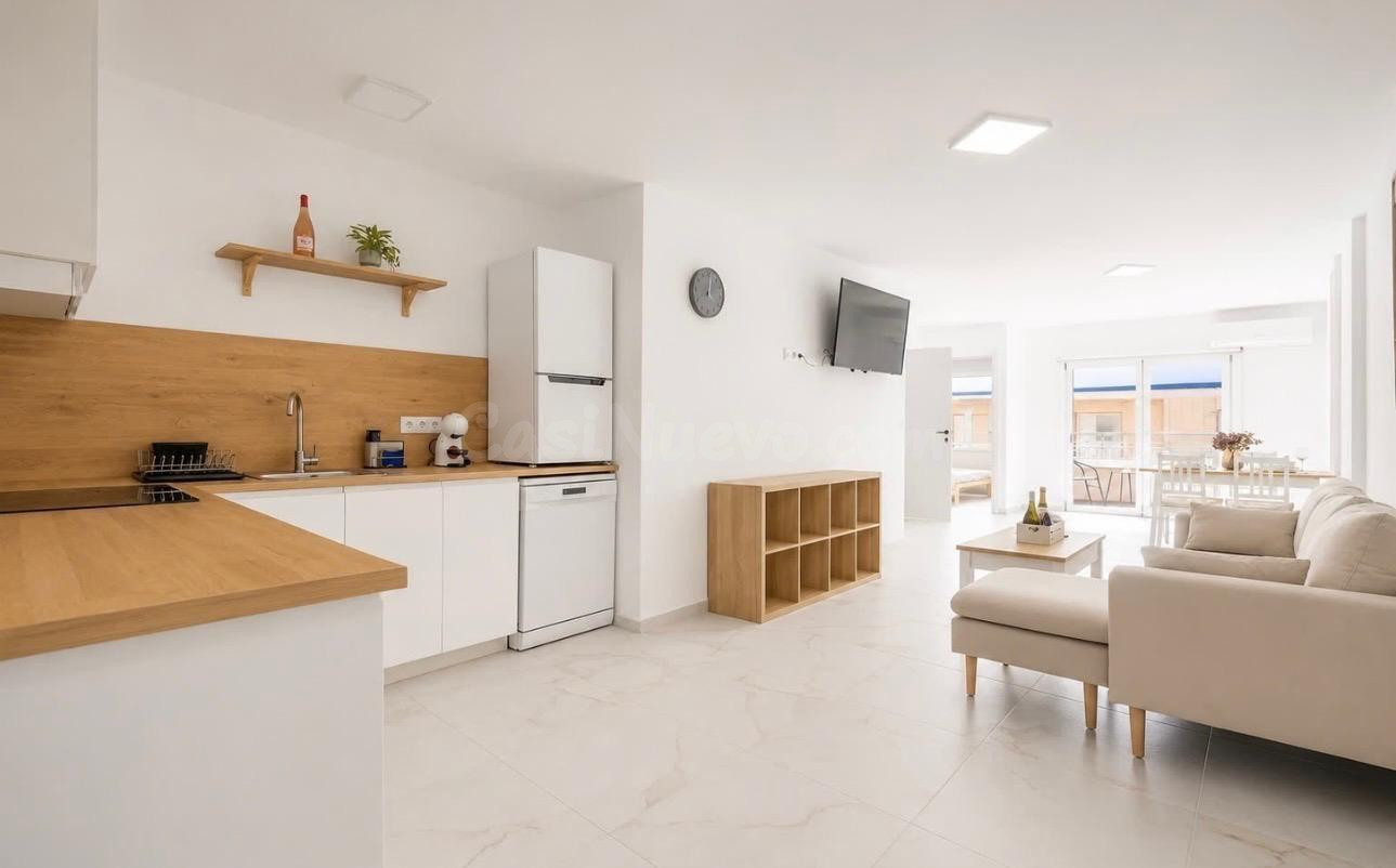 Moderno y luminoso apartamento reformado a solo 100 metros del mar en Torrevieja