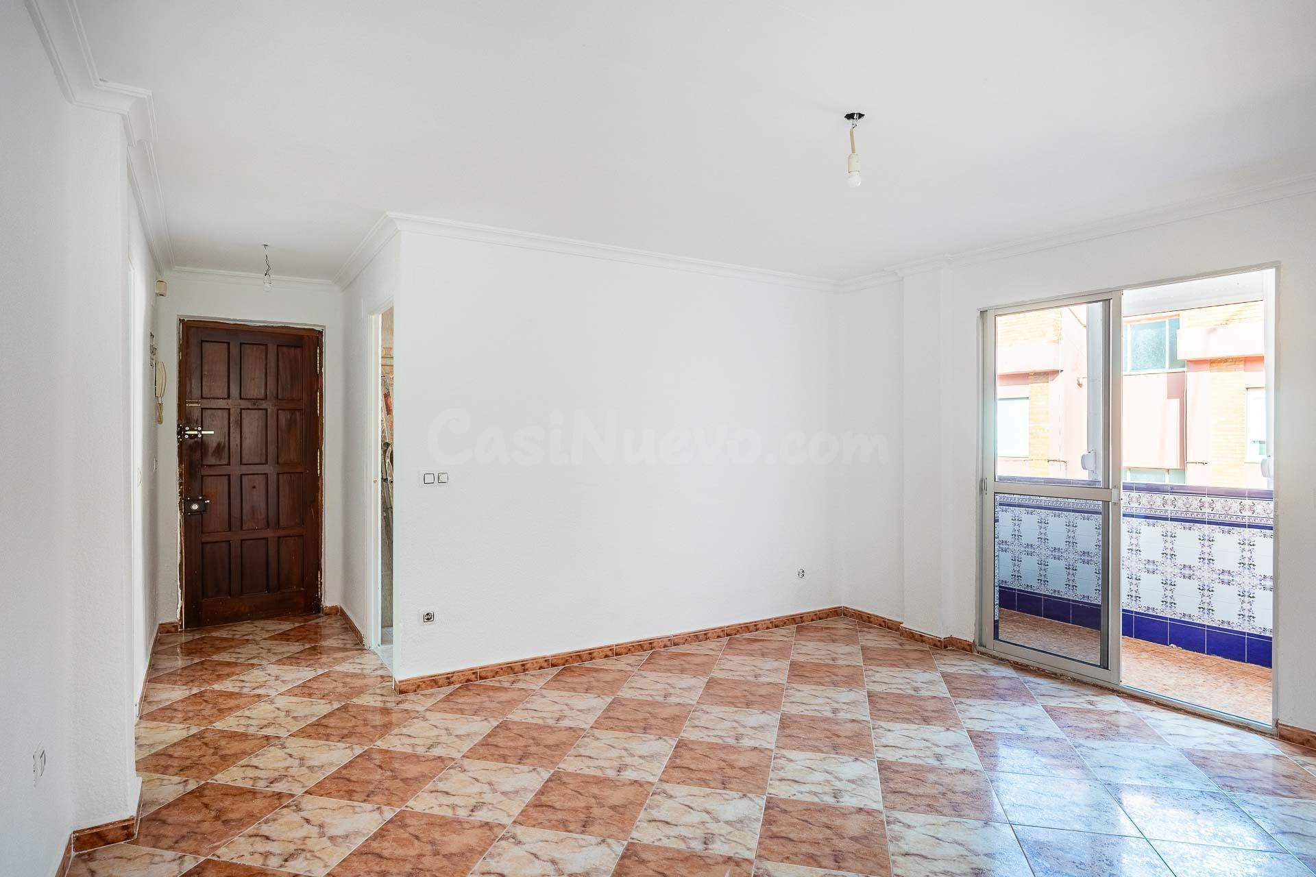 ¡Oportunidad en Alcalá de Guadaira! Piso con gran potencial - foto 5