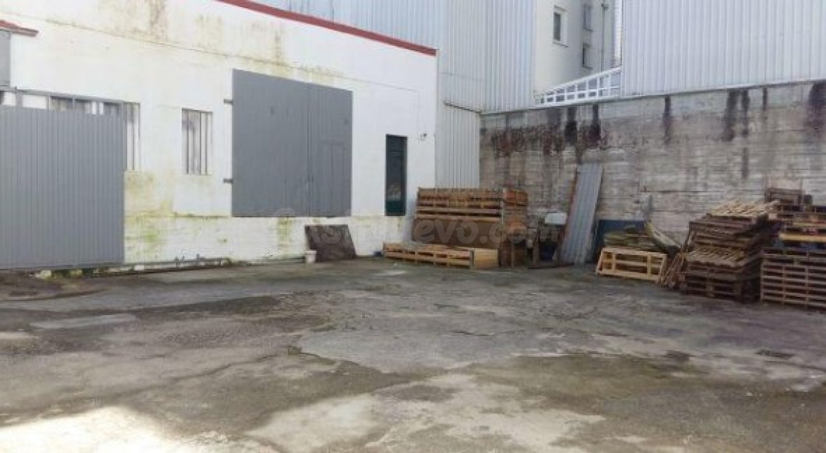 Se alquila nave industrial en centro de Carballo - foto 2