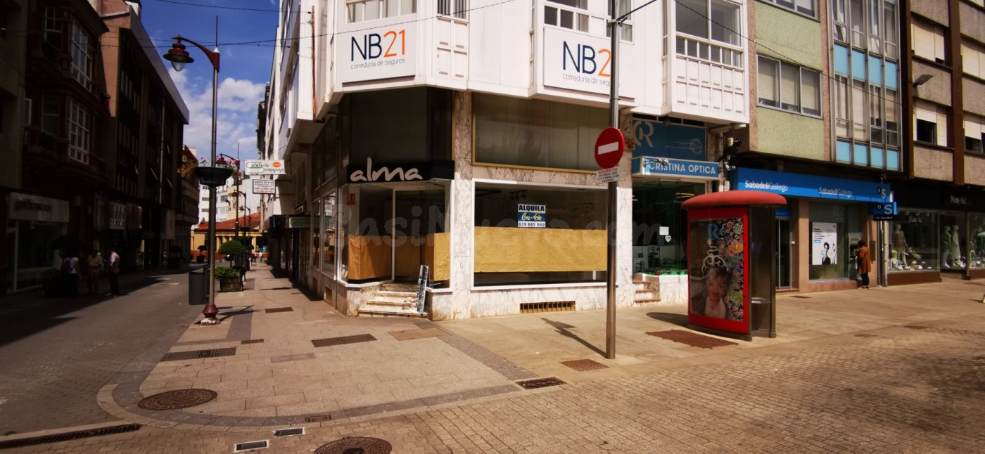 Se alquila bajo en Desiderio Varela - Carballo