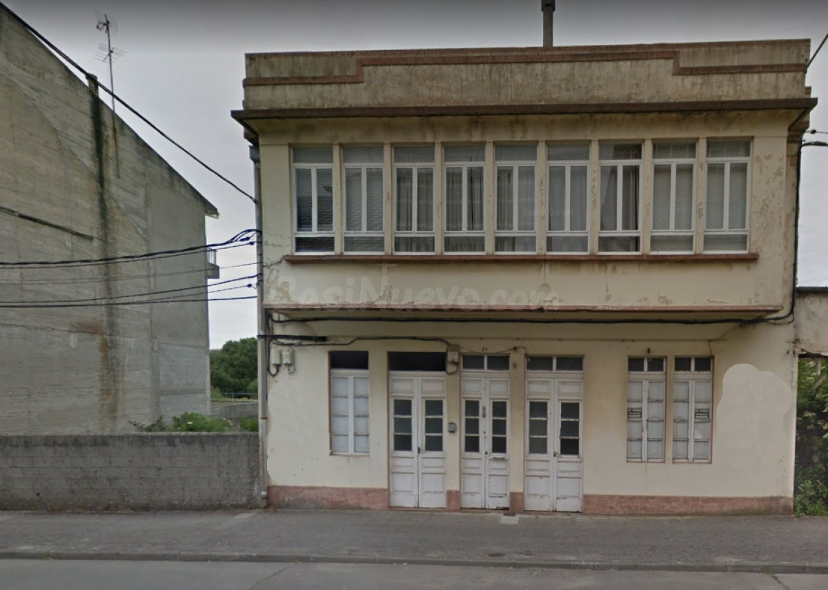 Se vende casa con terreno en Carballo