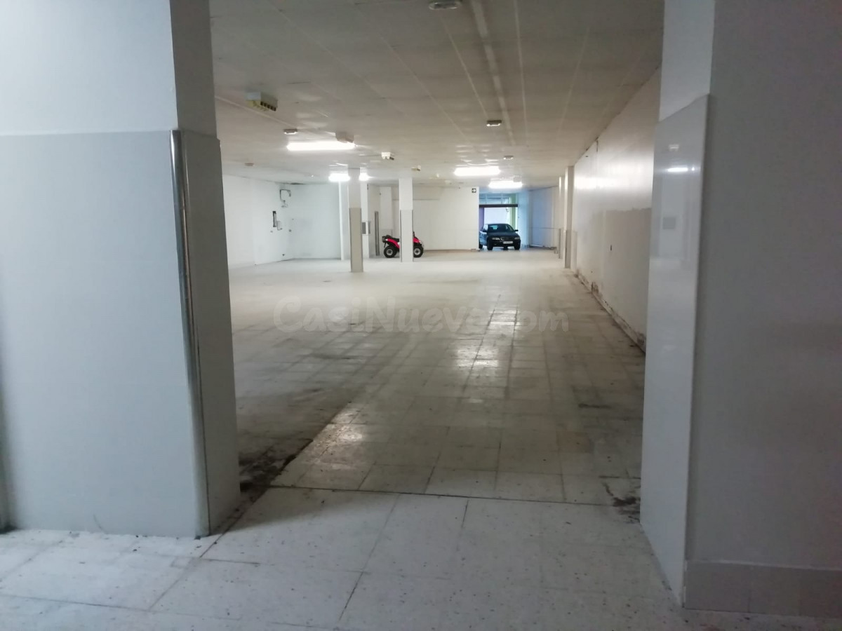 Local de 1000 metros en el centro de Carballo