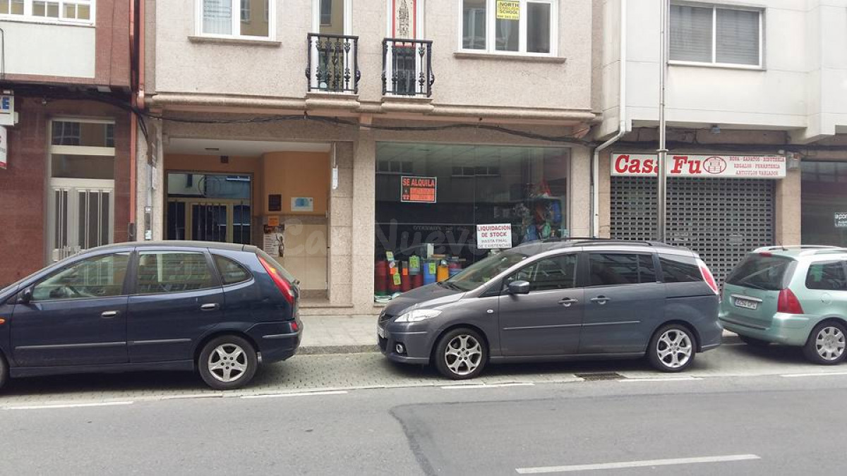 Se alquila local Rúa Fomento en Carballo