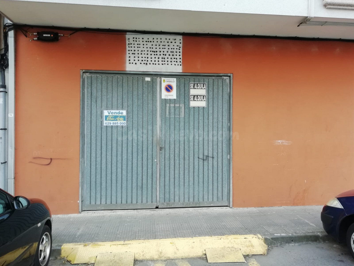 Bajo en Rúa Río Miño de Carballo