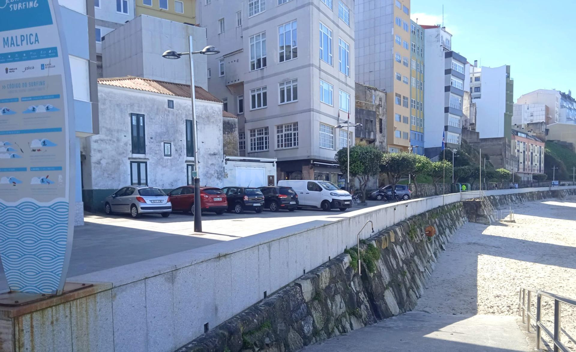 Casa en el paseo de la playa en Malpica