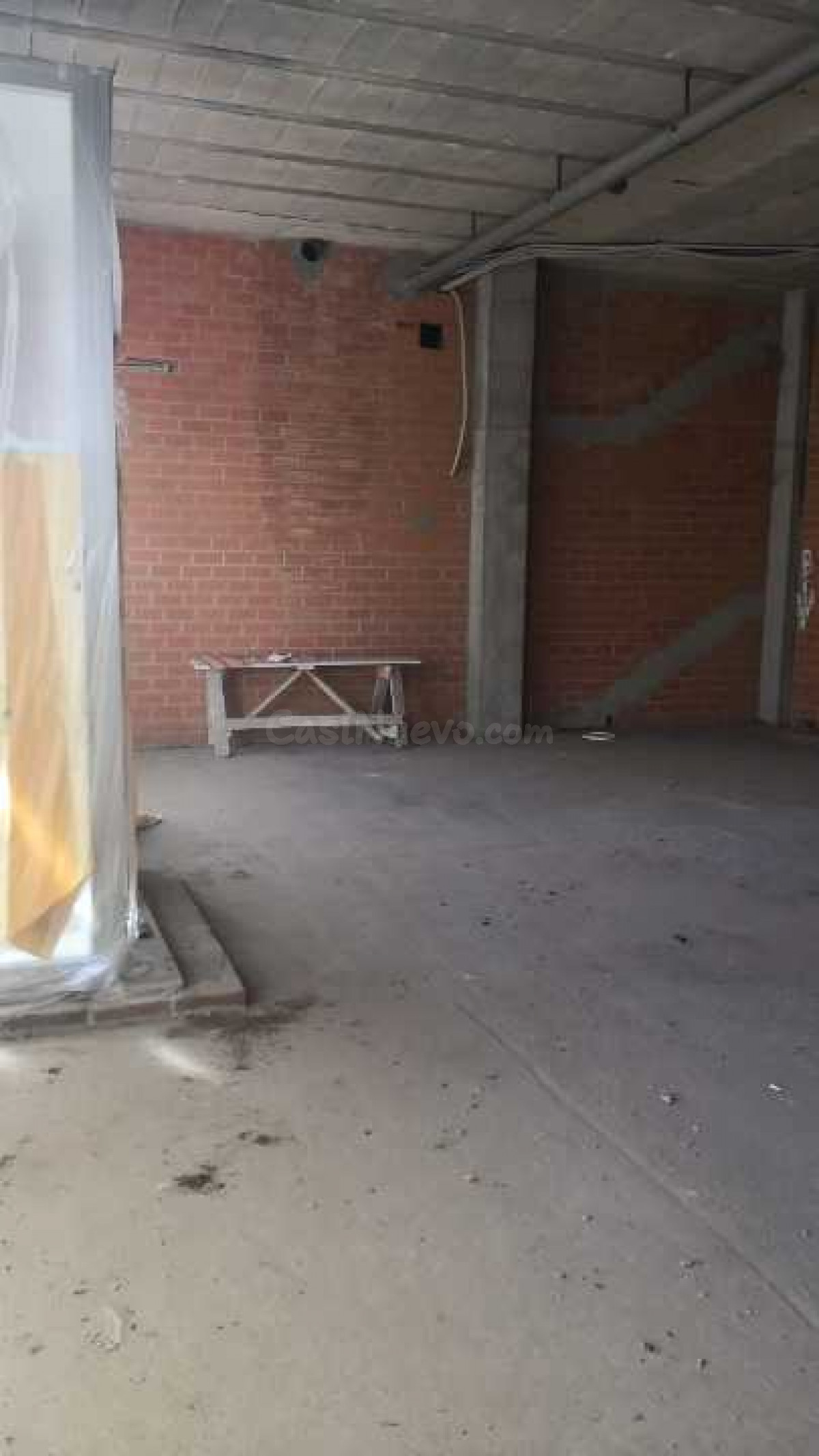 Amplio Bajo en Obra para Reformar en Rúa Nébedas, Próximo a Rúa Luis Calvo