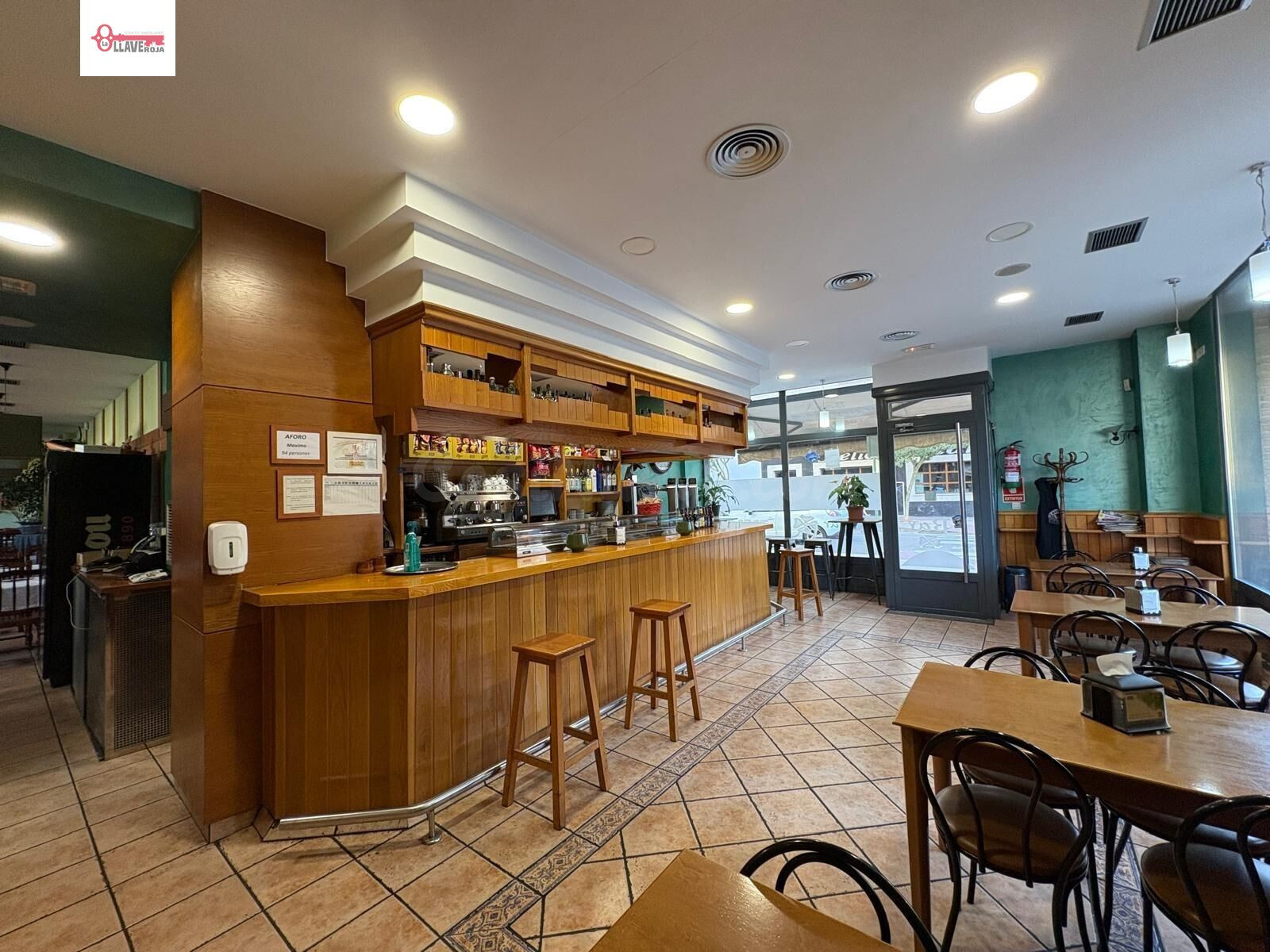 Se vende Bar Restaurante completamente acondicionado y en funcionamiento, por jubilación.