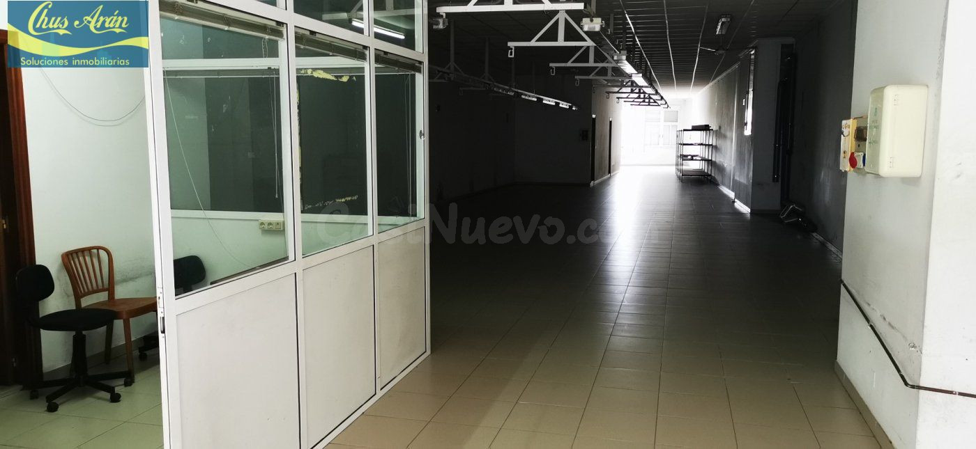 Gran Bajo comercial en el centro de Carballo