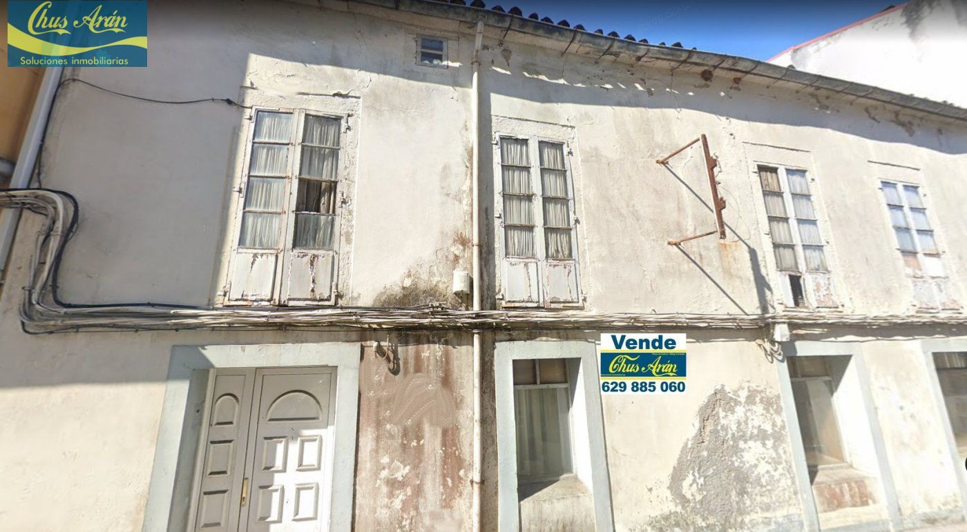 Casa en el centro de Carballo a cincuenta metros de la plaza de Galicia