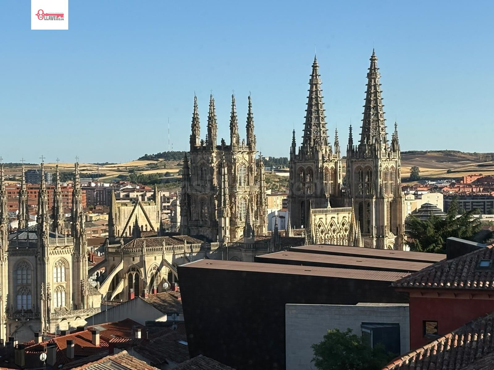 Exclusivo Dúplex con Vistas Panorámicas en las Faldas del Castillo