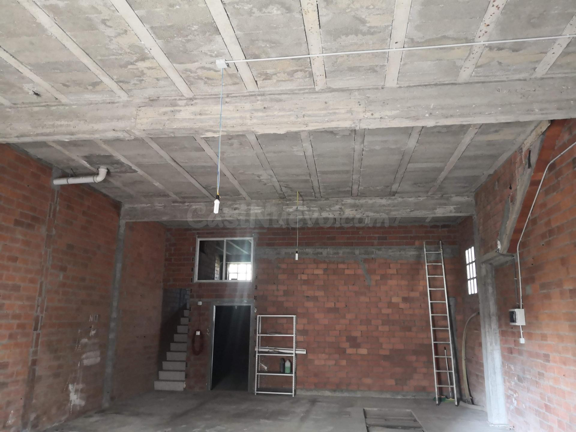 Se vende bajo en el centro de Coristanco