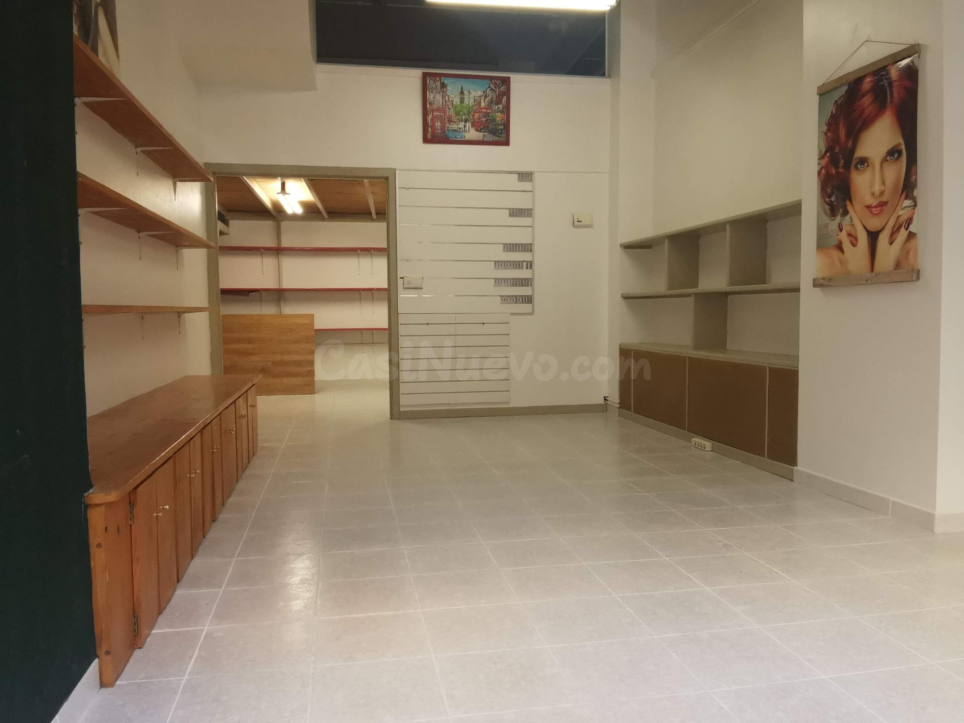 Bajo comercial en Rúa Saude Carballo