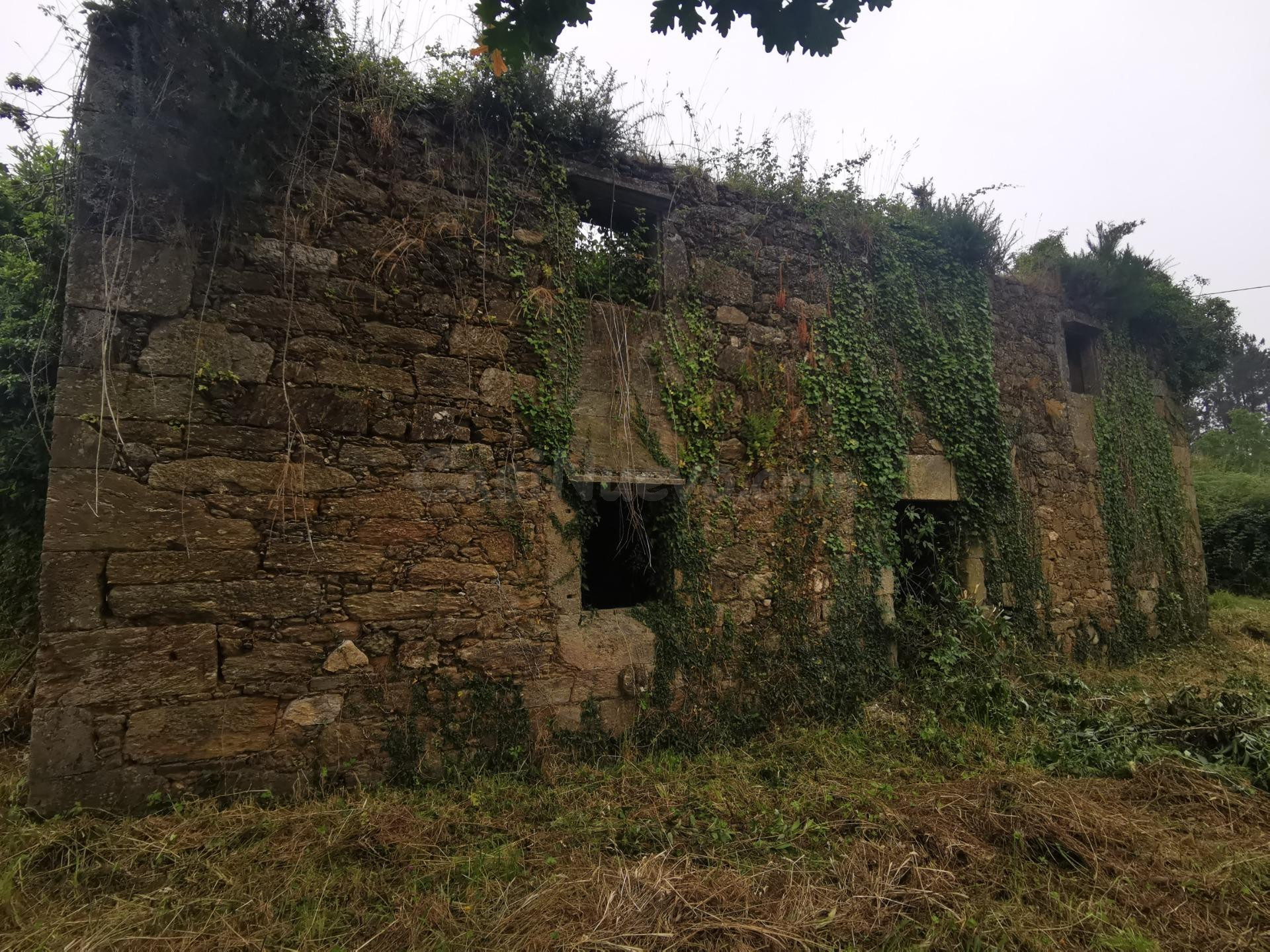 Casa para restaurar con 3000 metros de terreno