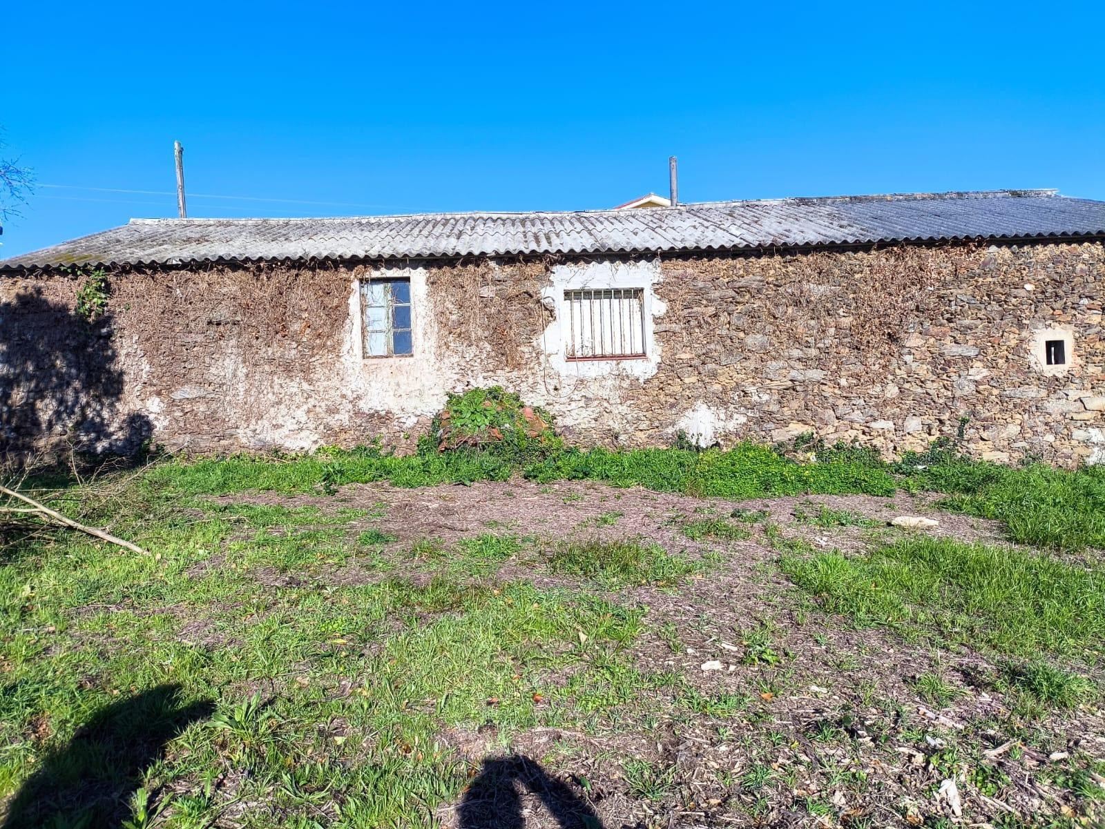 Casa con terreno para rehabilitar en Outeiro, Cela de Cambre