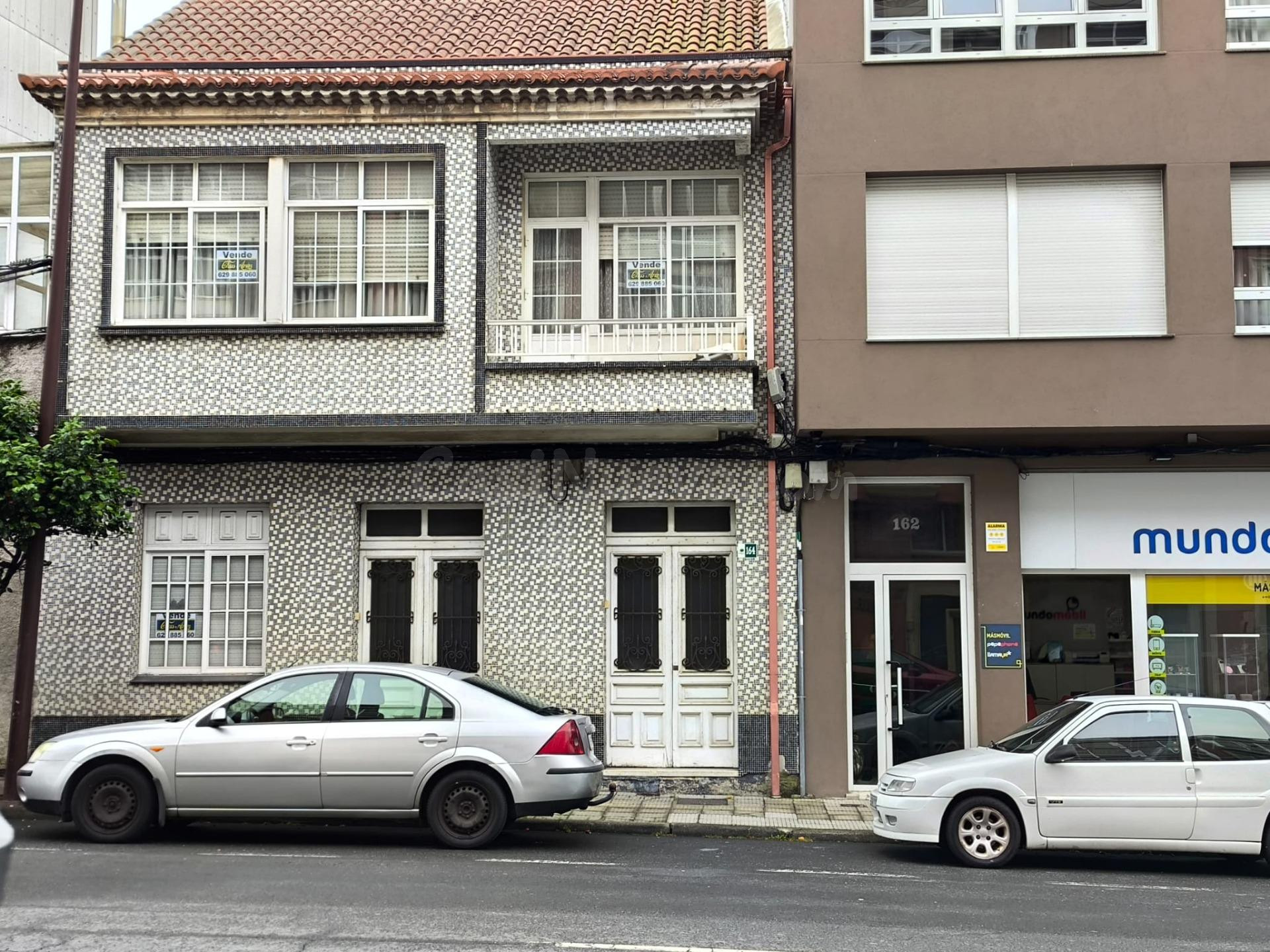 Casa y nave en Vazquez de Parga, Carballo. También ideal para promoción de nueva vivenda
