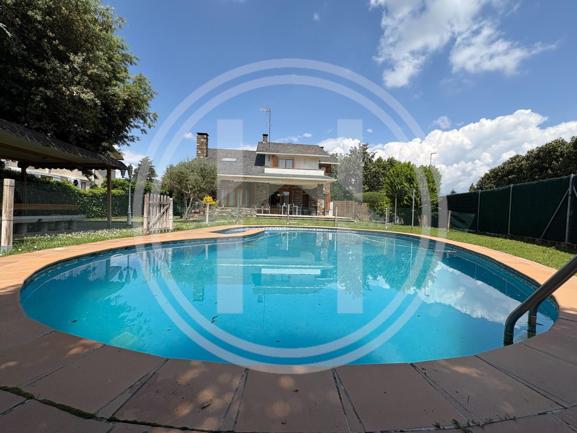 Casa de Somni amb jardí i piscina al centre de Cardedeu