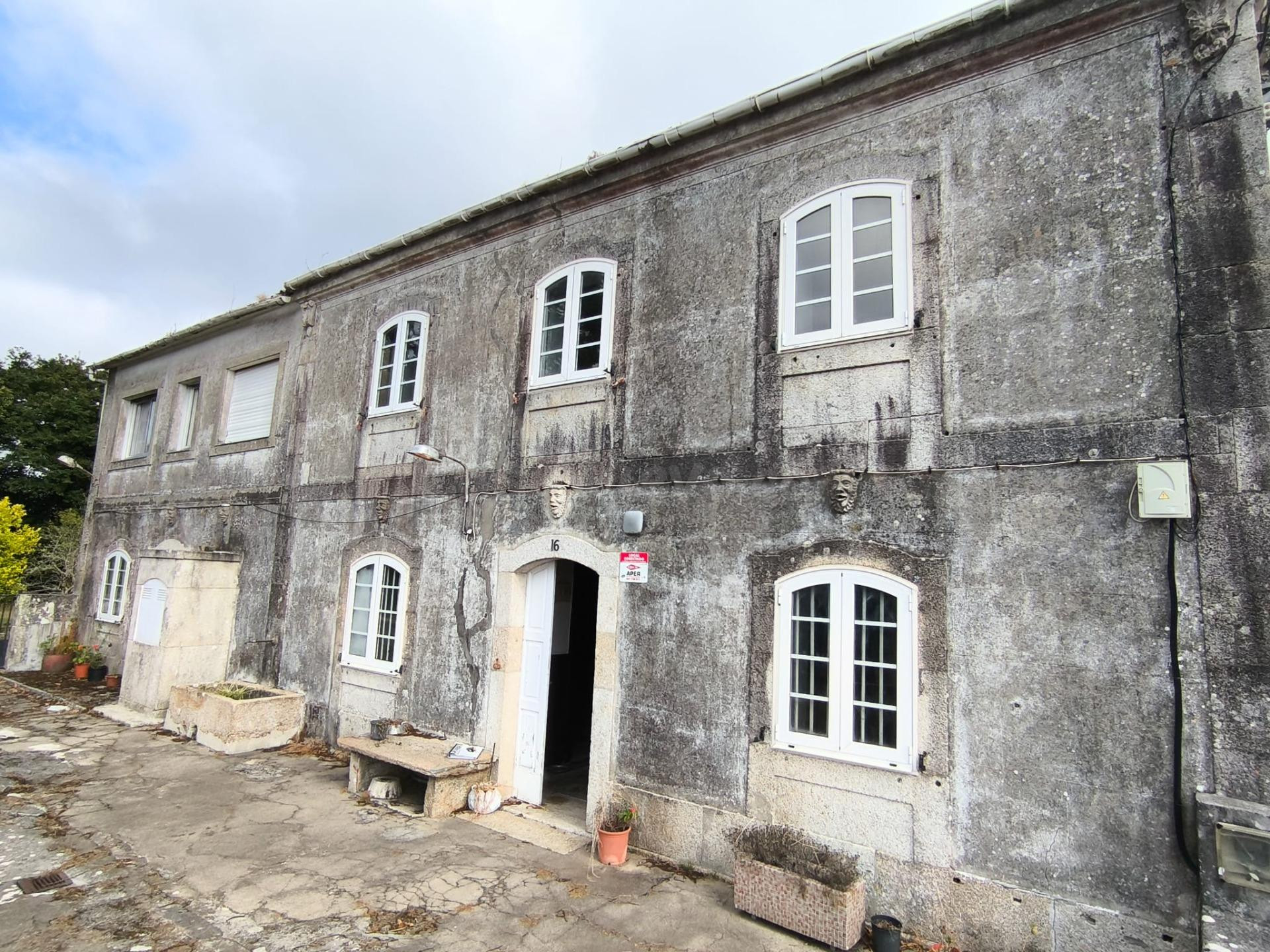 Casa Grande Señorial de Piedra en Outeiro, Coristanco