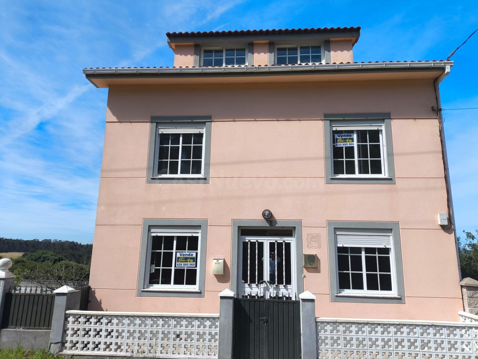 Casa Espaciosa con Vistas y Amplio Terreno en Seixas, Malpica de Bergantiños