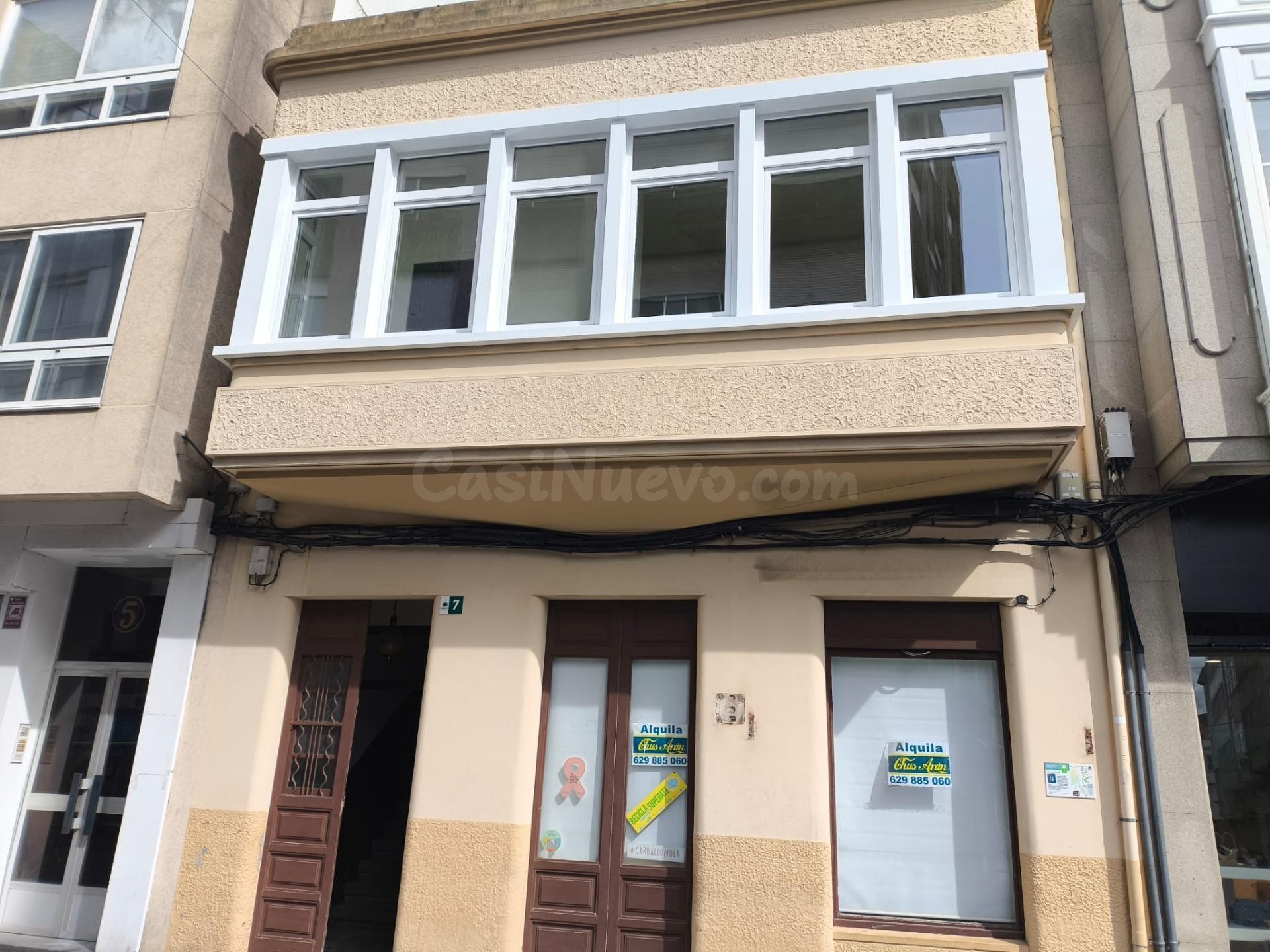 Amplio Local Comercial en Alquiler en el Centro de Carballo