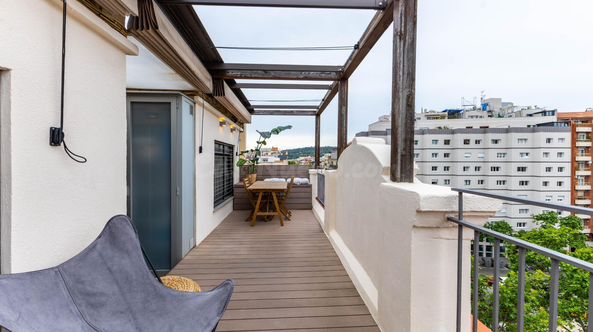 Inmobiliaria en Barcelona. Atico en Sant Antoni.