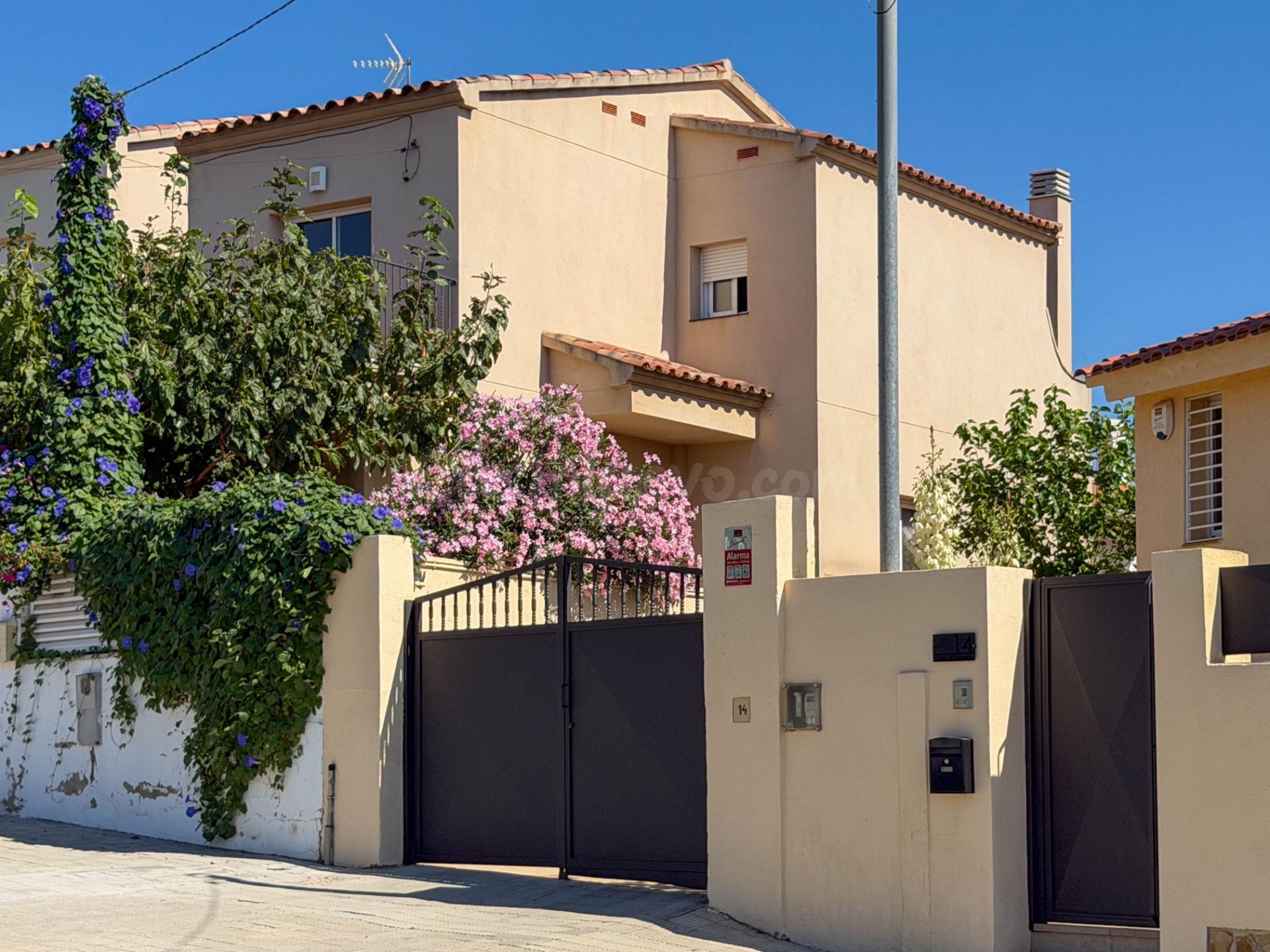 Agencia Inmobiliaria en Barcelona. Casa en Venta en Altafull
