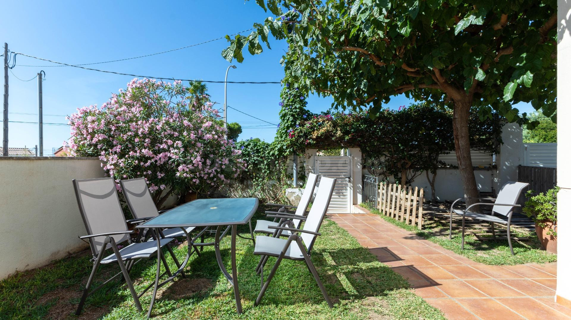 Agencia Inmobiliaria en Barcelona. Casa en Venta en Altafull - foto 2