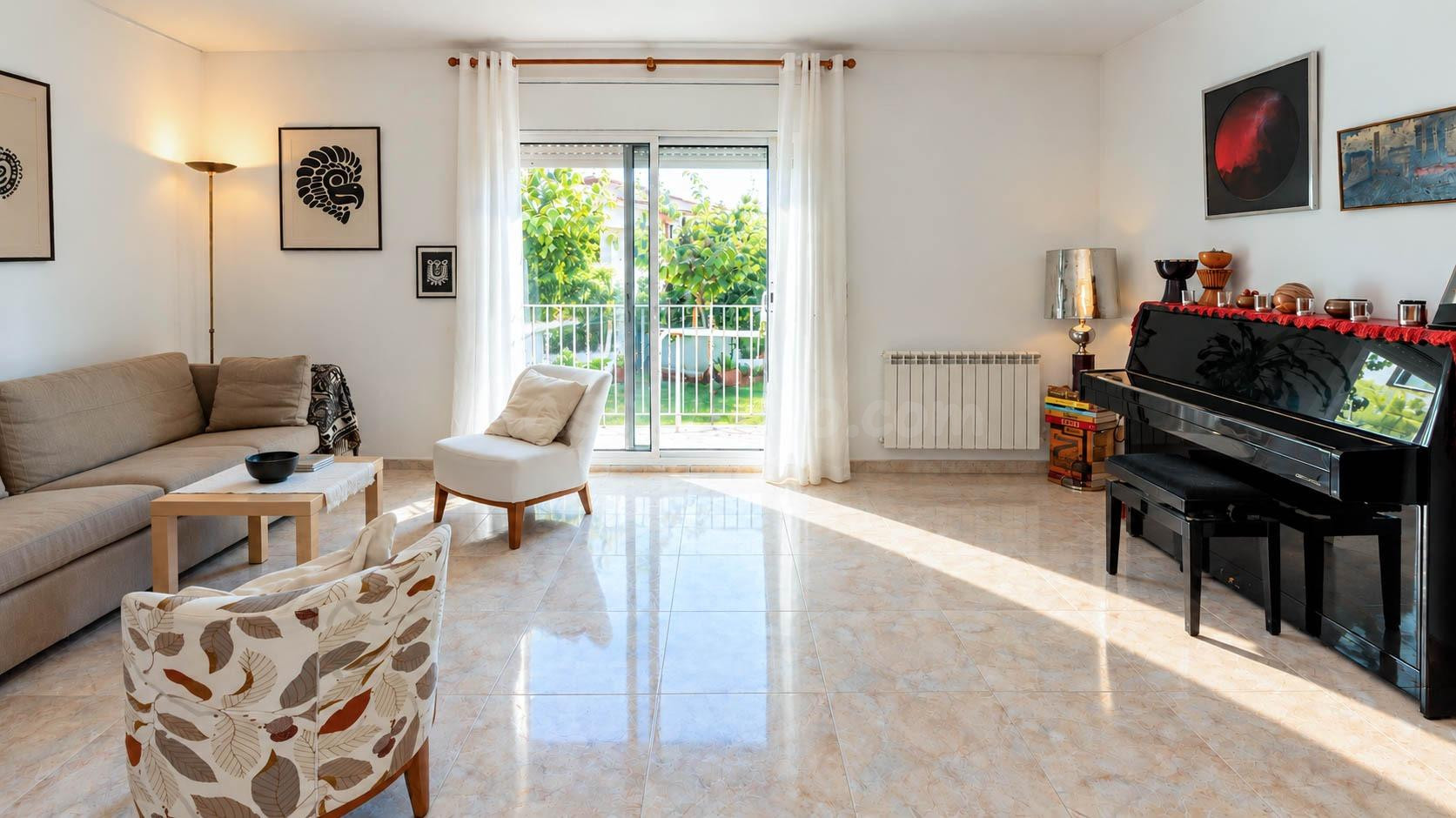 Agencia Inmobiliaria en Barcelona. Casa en Venta en Altafull - foto 3