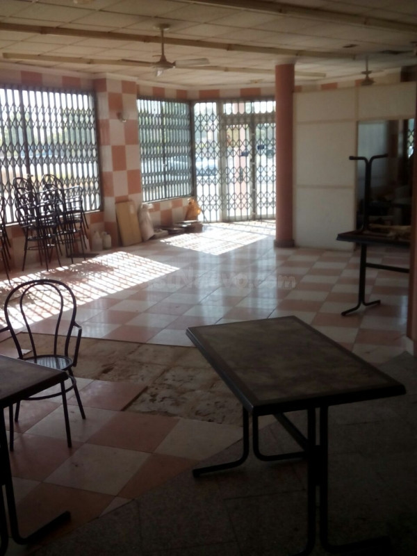 Local comercial en venta - Miralbaida