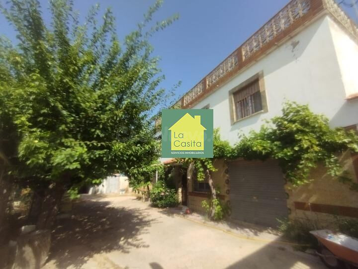 LA CASITA VENDE AMPLIA CASA CON TERRENO A 1 KM DE ALBACETE