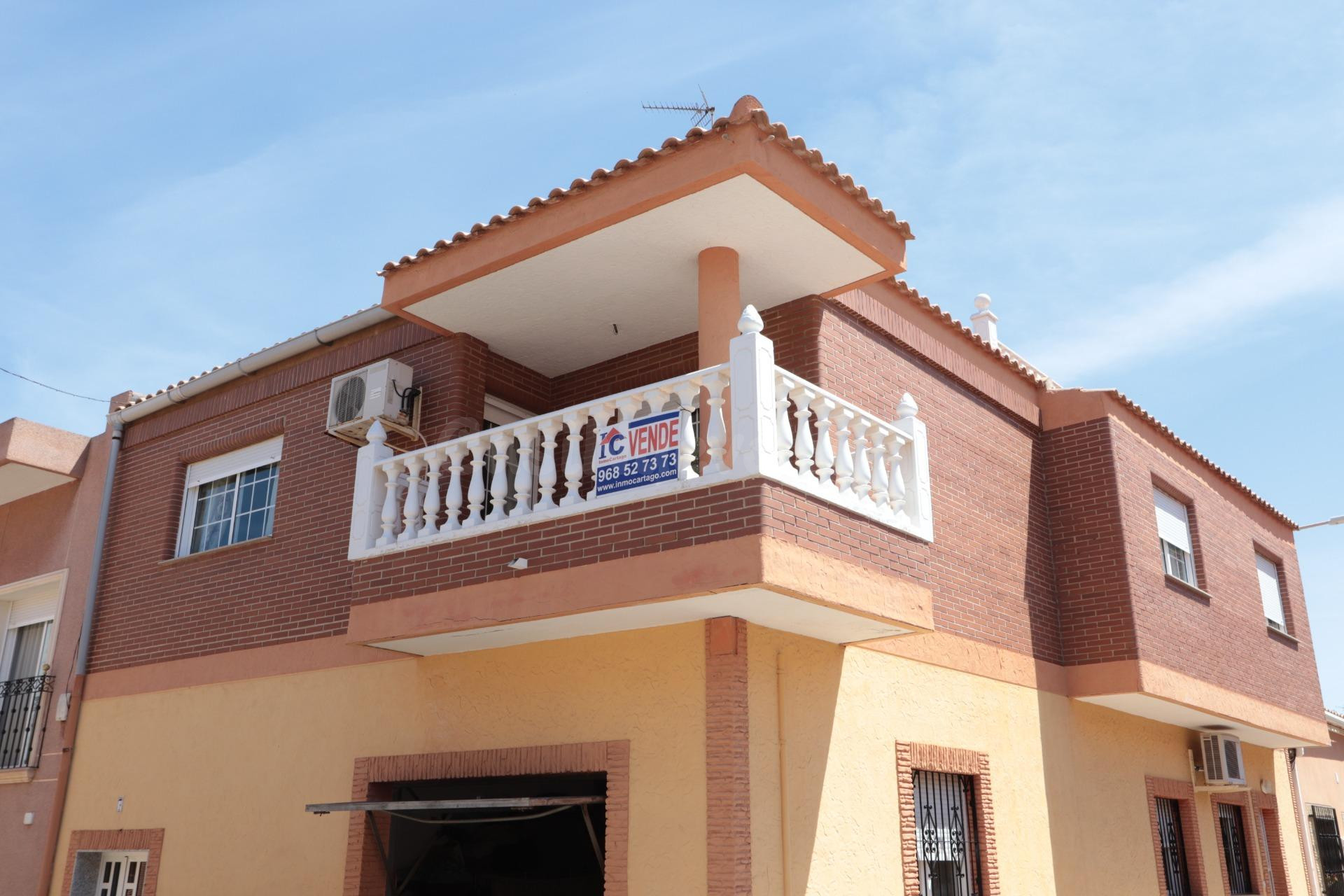 VIVIENDA INDEPENDIENTE CON GRAN TERRAZA Y LUZ NATURAL EN ZONA TRANQUILA DE LA UNIÓN